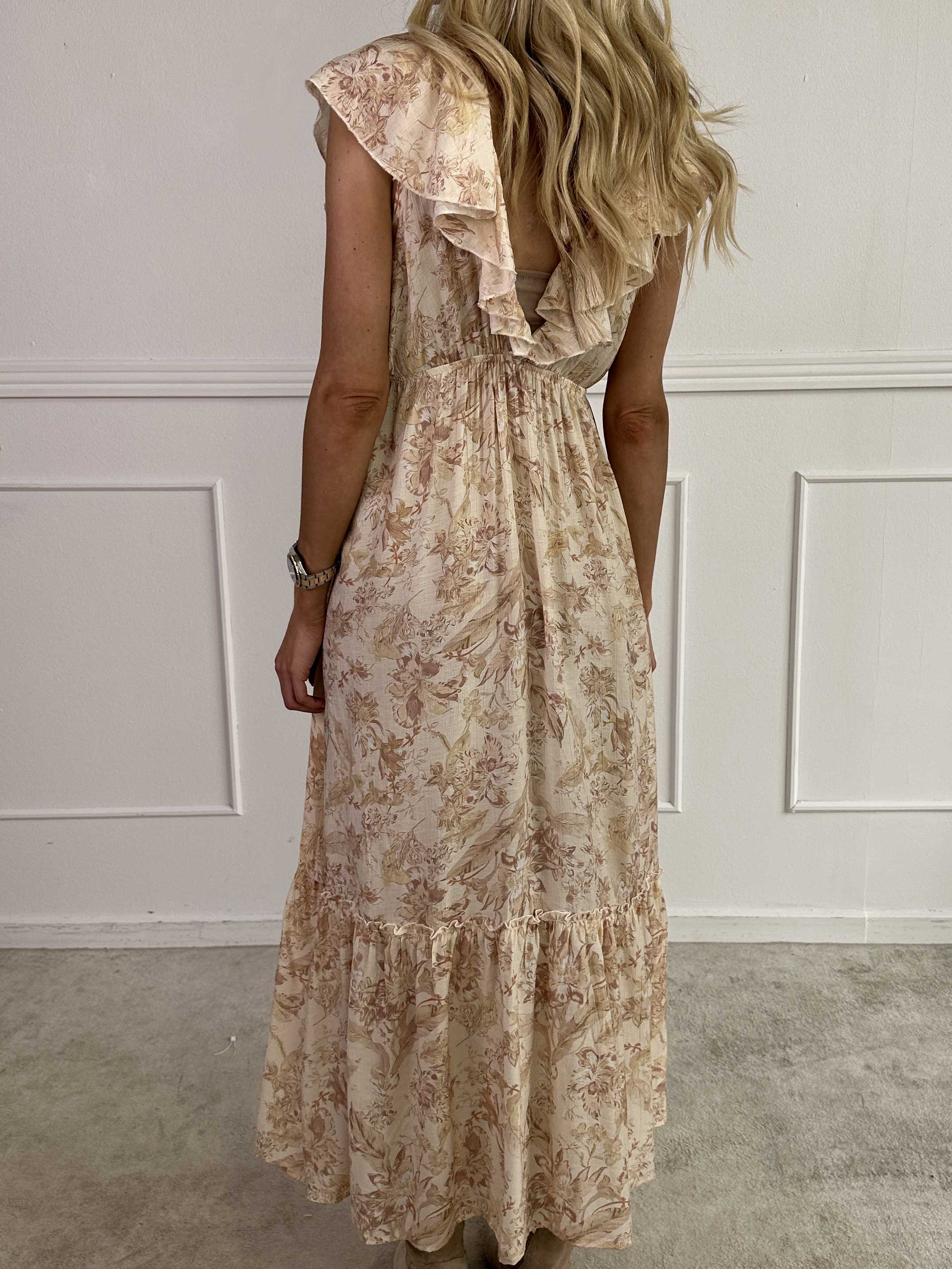 Daenerys - Söt sommarklänning i viskos med volanger och blommor