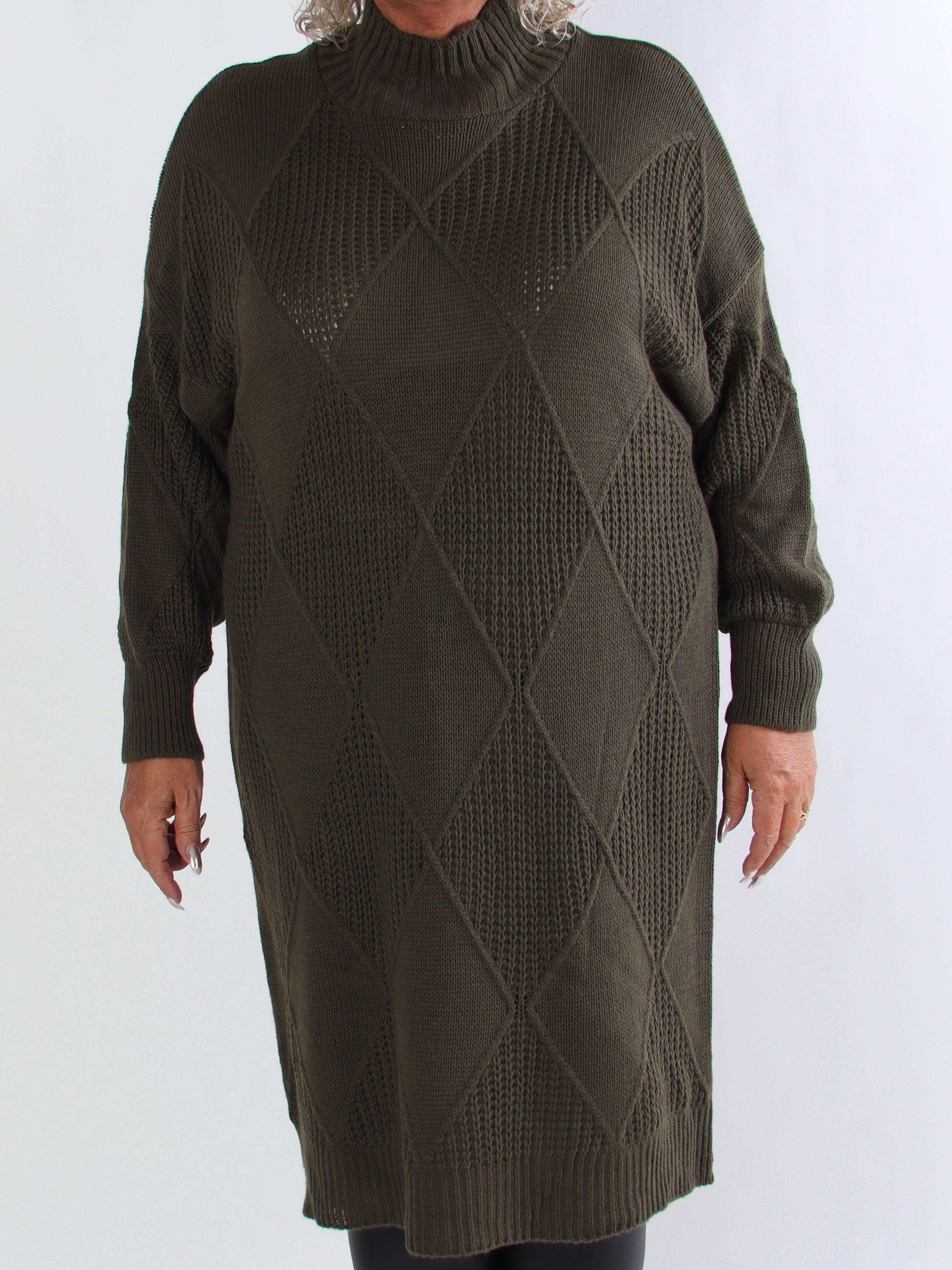 Dagmar - Stickad plus size klänning med polokrage