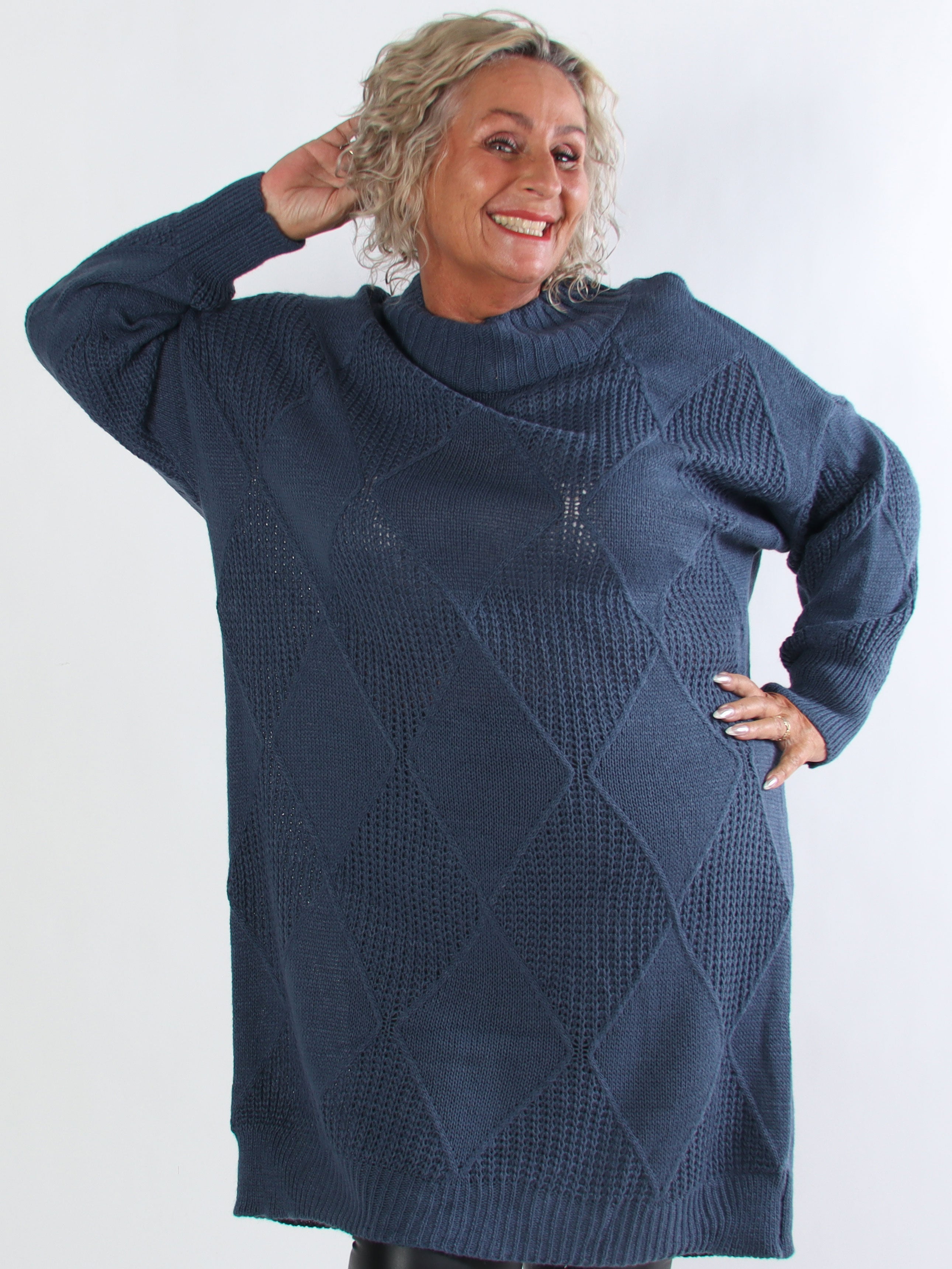 Dagmar - Stickad plus size klänning med polokrage