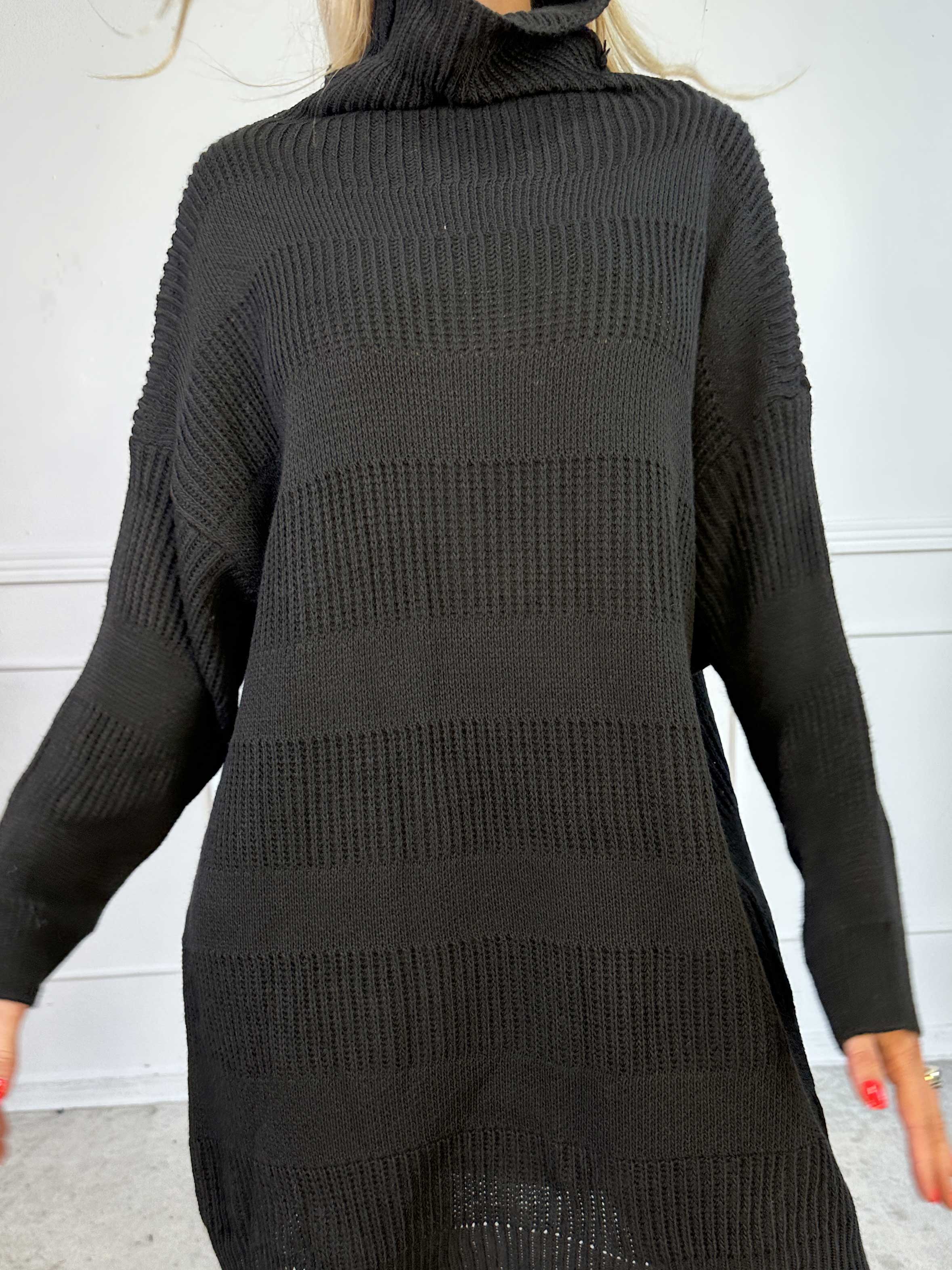 Dagmar - Stickad klänning med polokrage