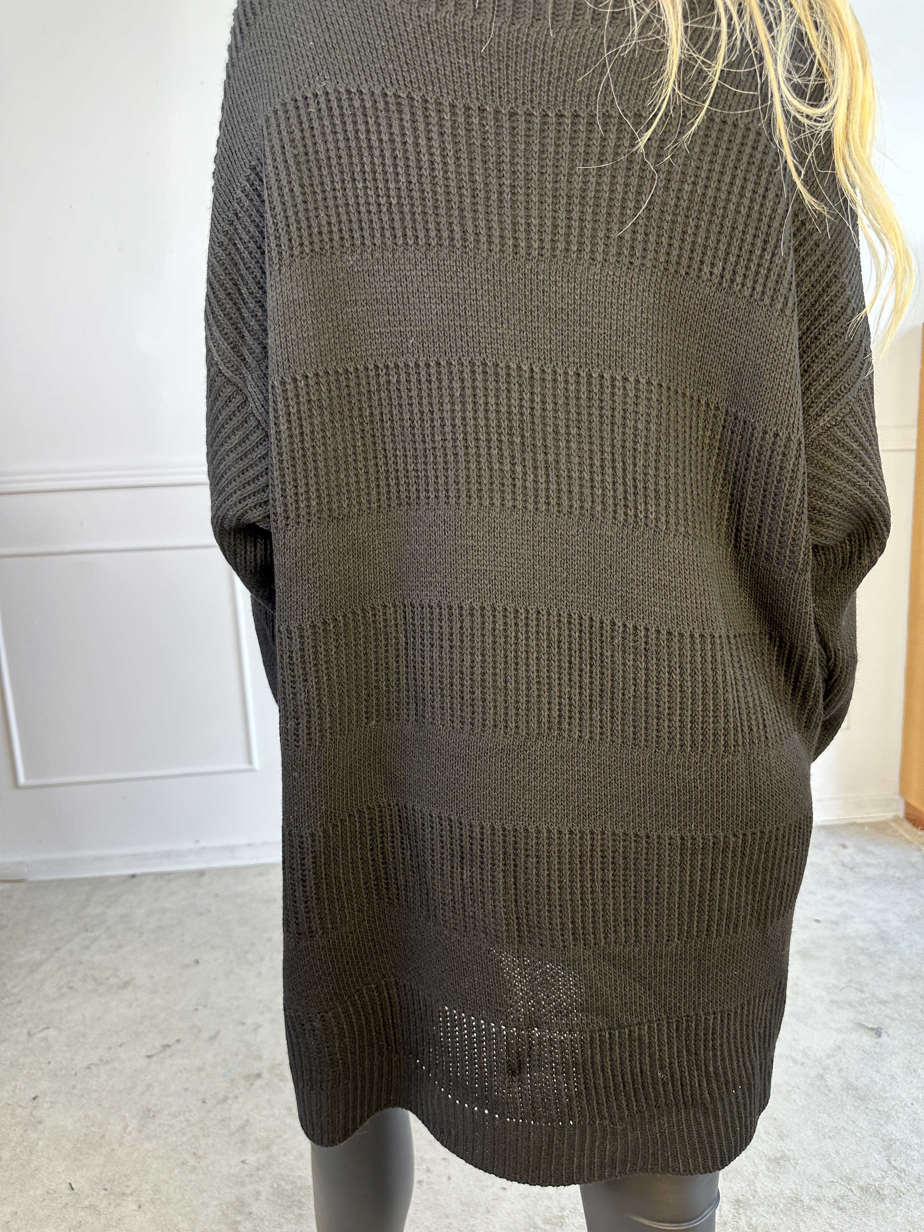 Dagmar - Stickad klänning med polokrage