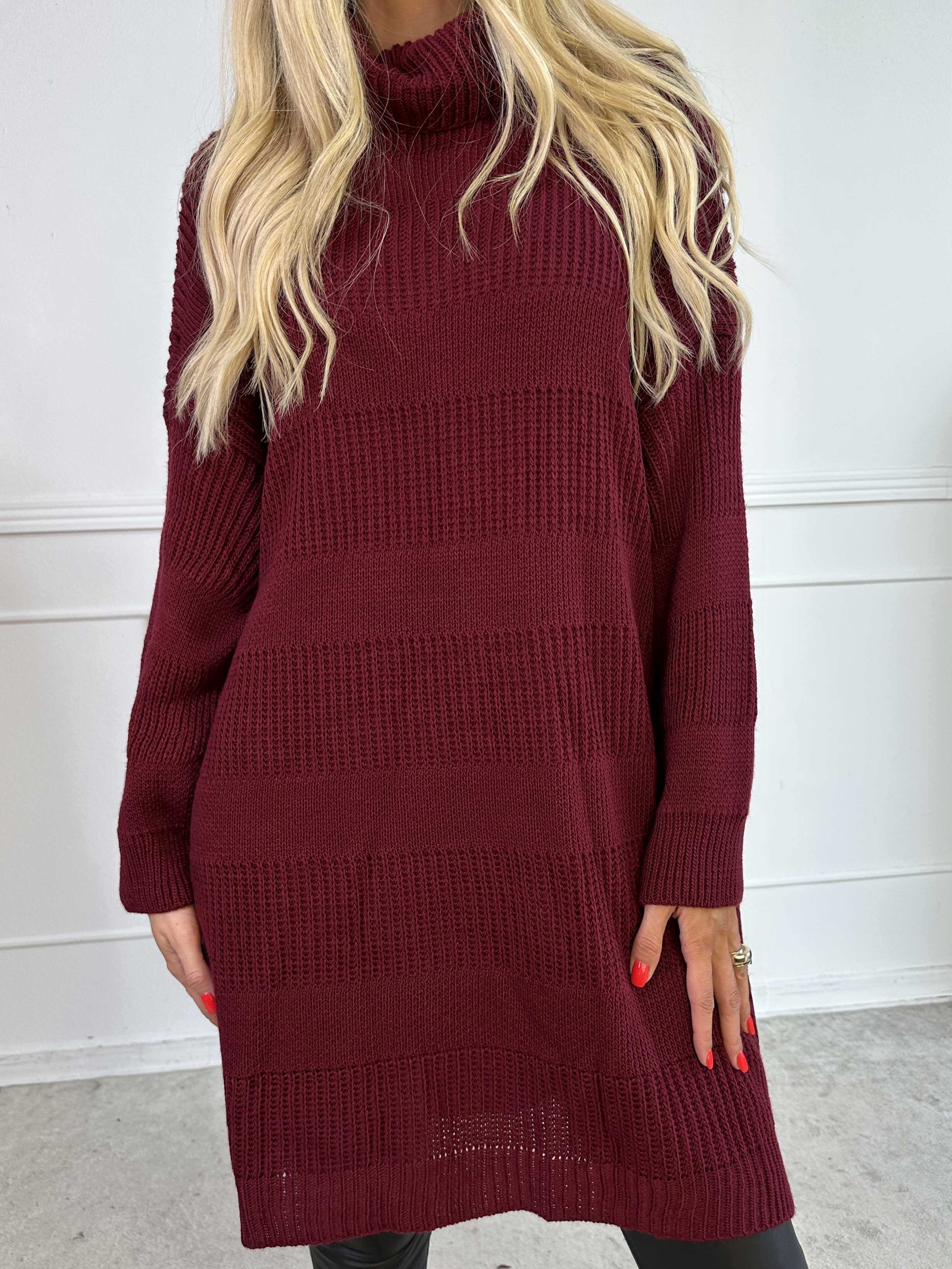 Dagmar - Stickad klänning med polokrage