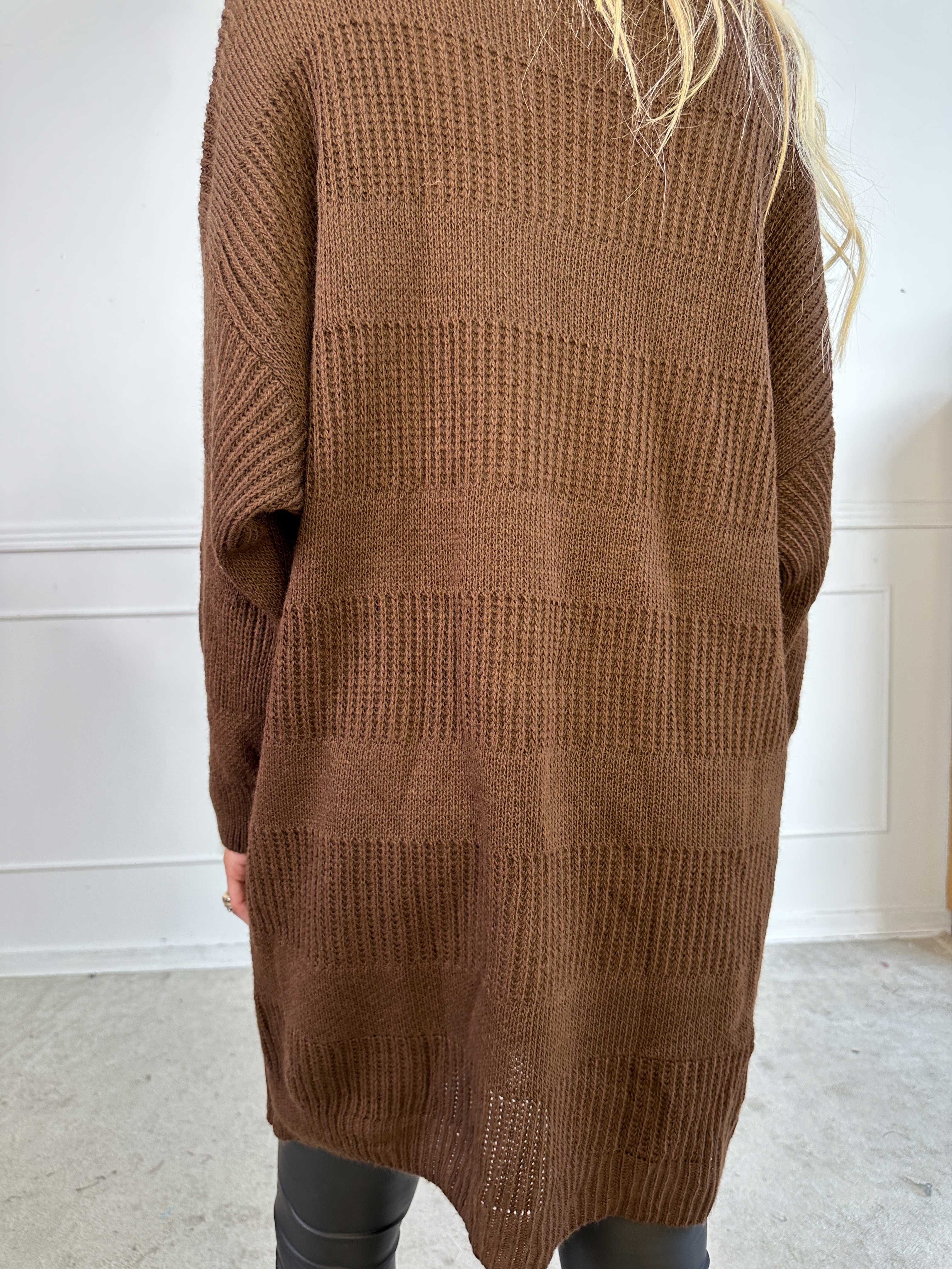 Dagmar - Stickad klänning med polokrage