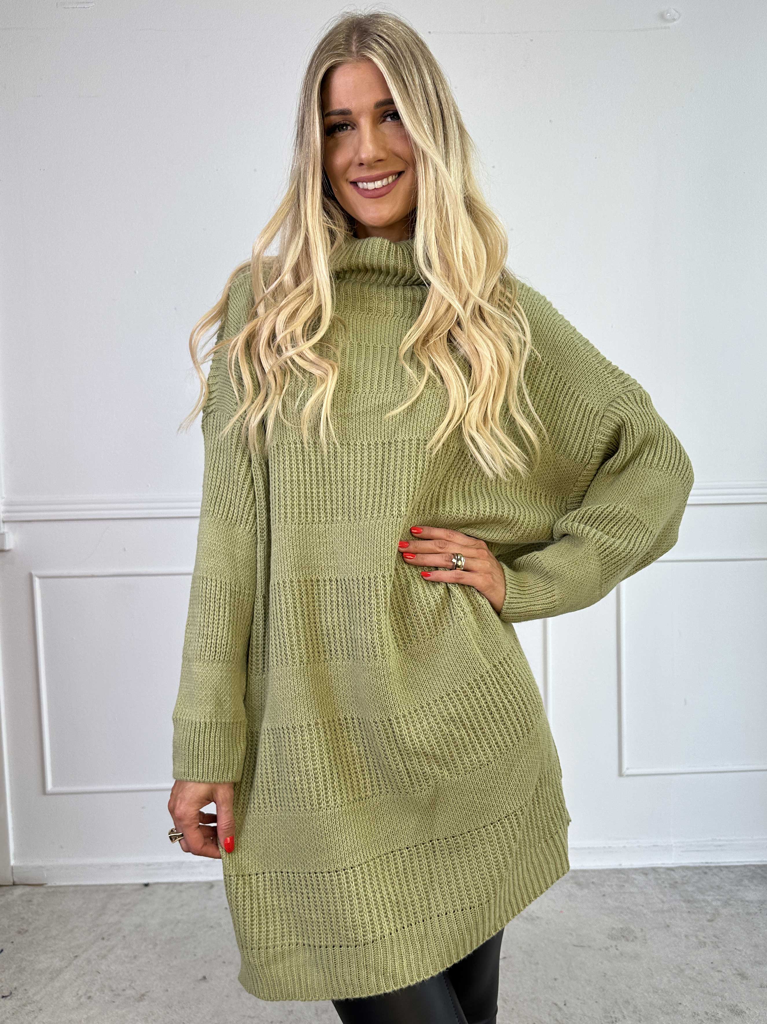 Dagmar - Stickad klänning med polokrage