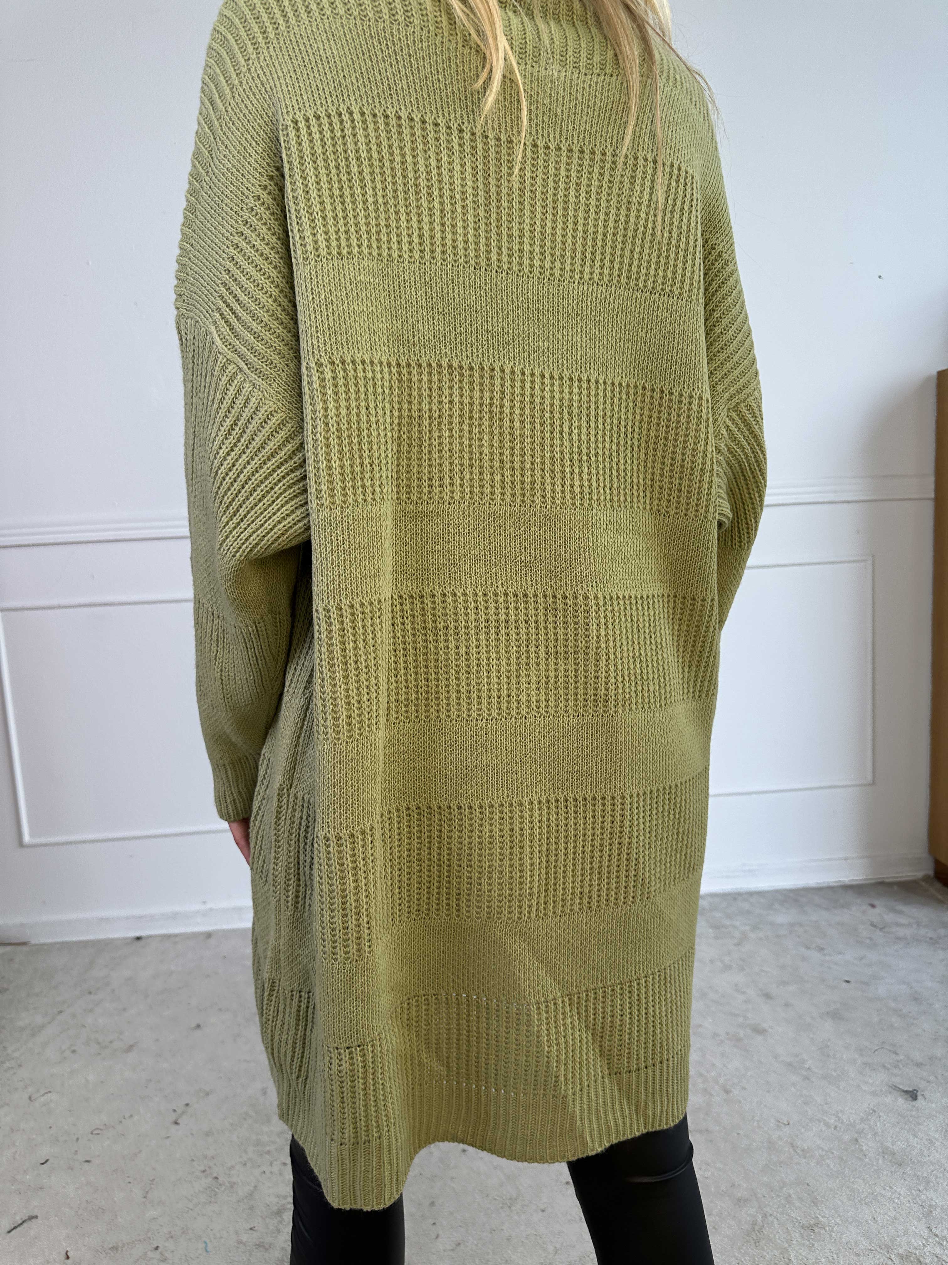 Dagmar - Stickad klänning med polokrage