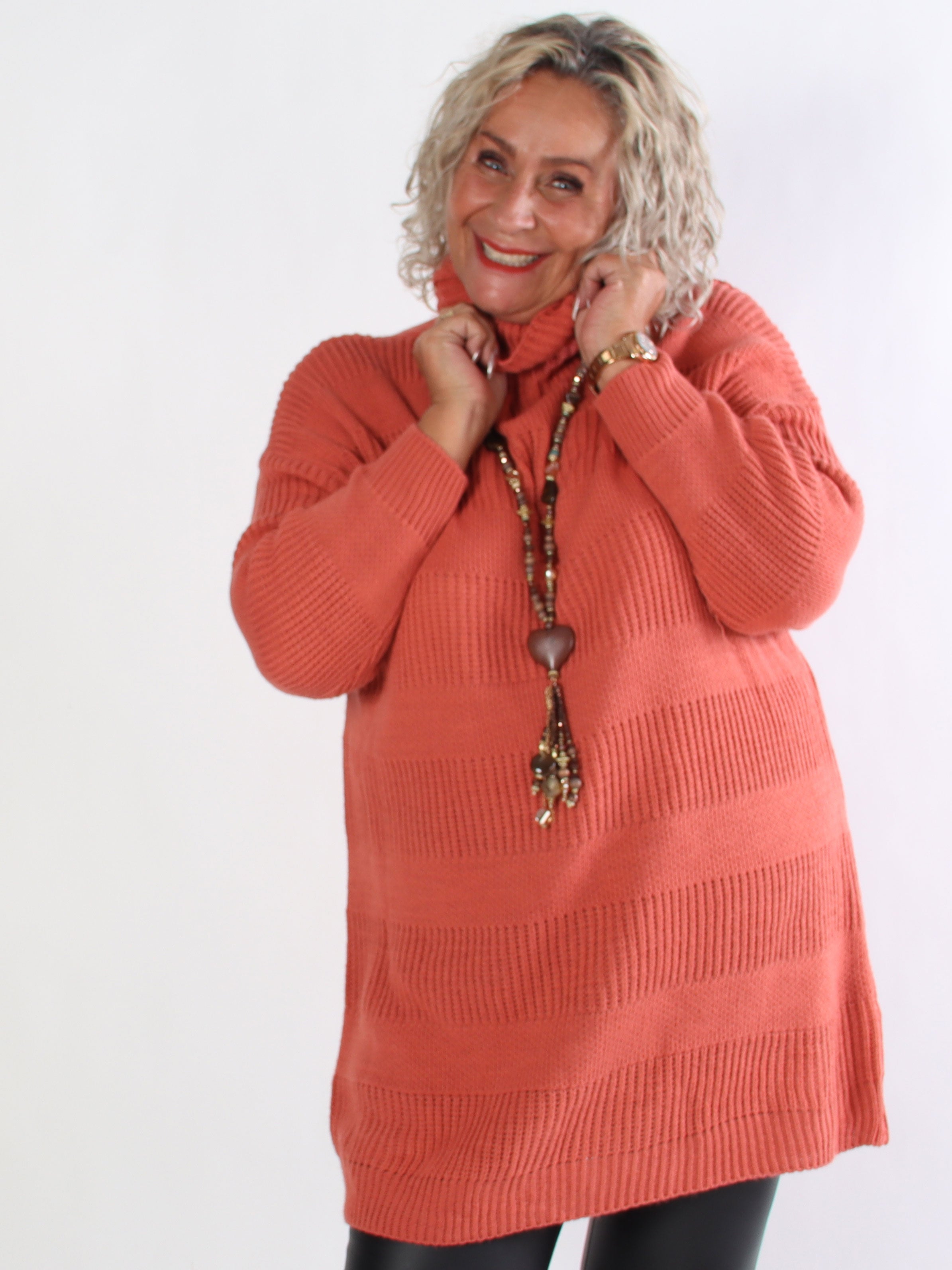 Dagmar - Stickad plus size klänning med polokrage