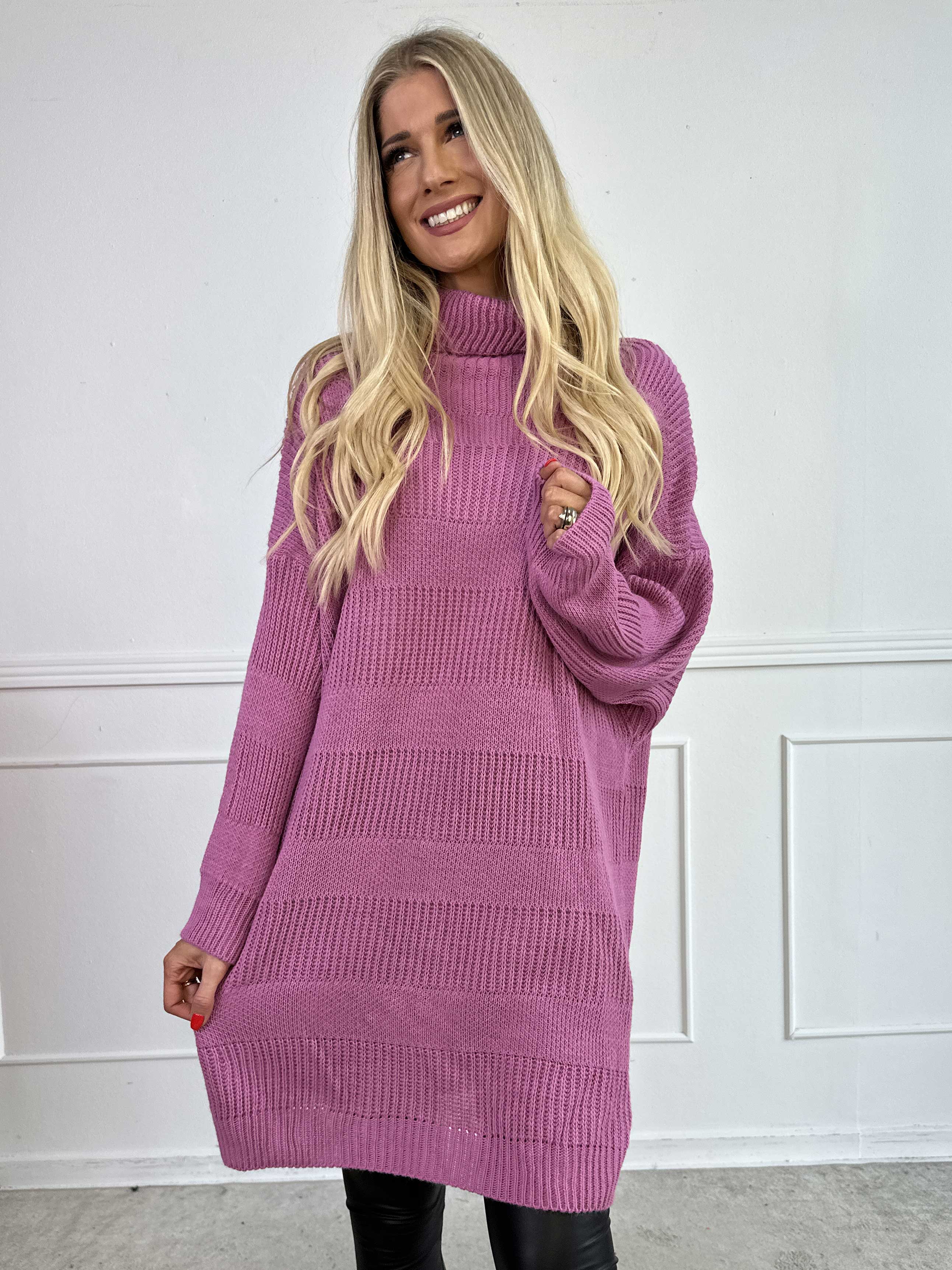 Dagmar - Stickad klänning med polokrage