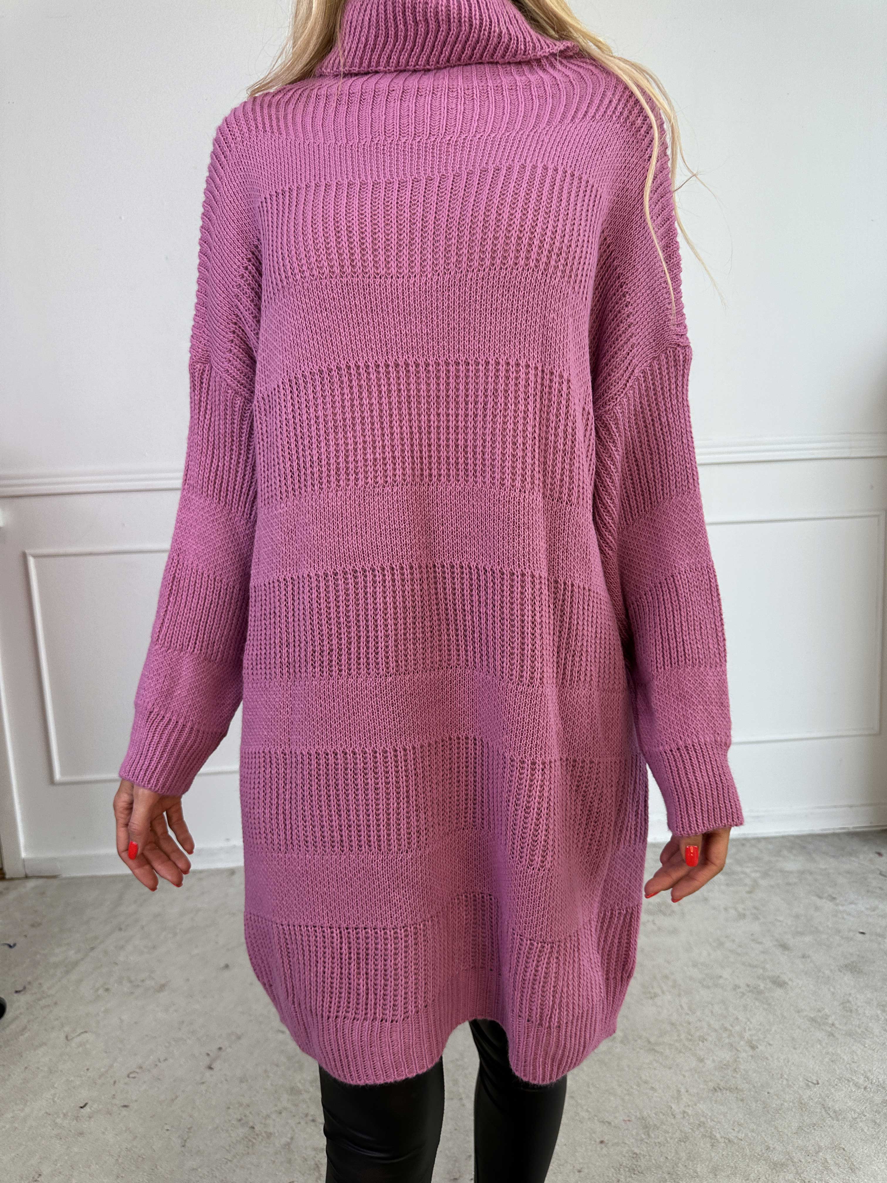 Dagmar - Stickad klänning med polokrage