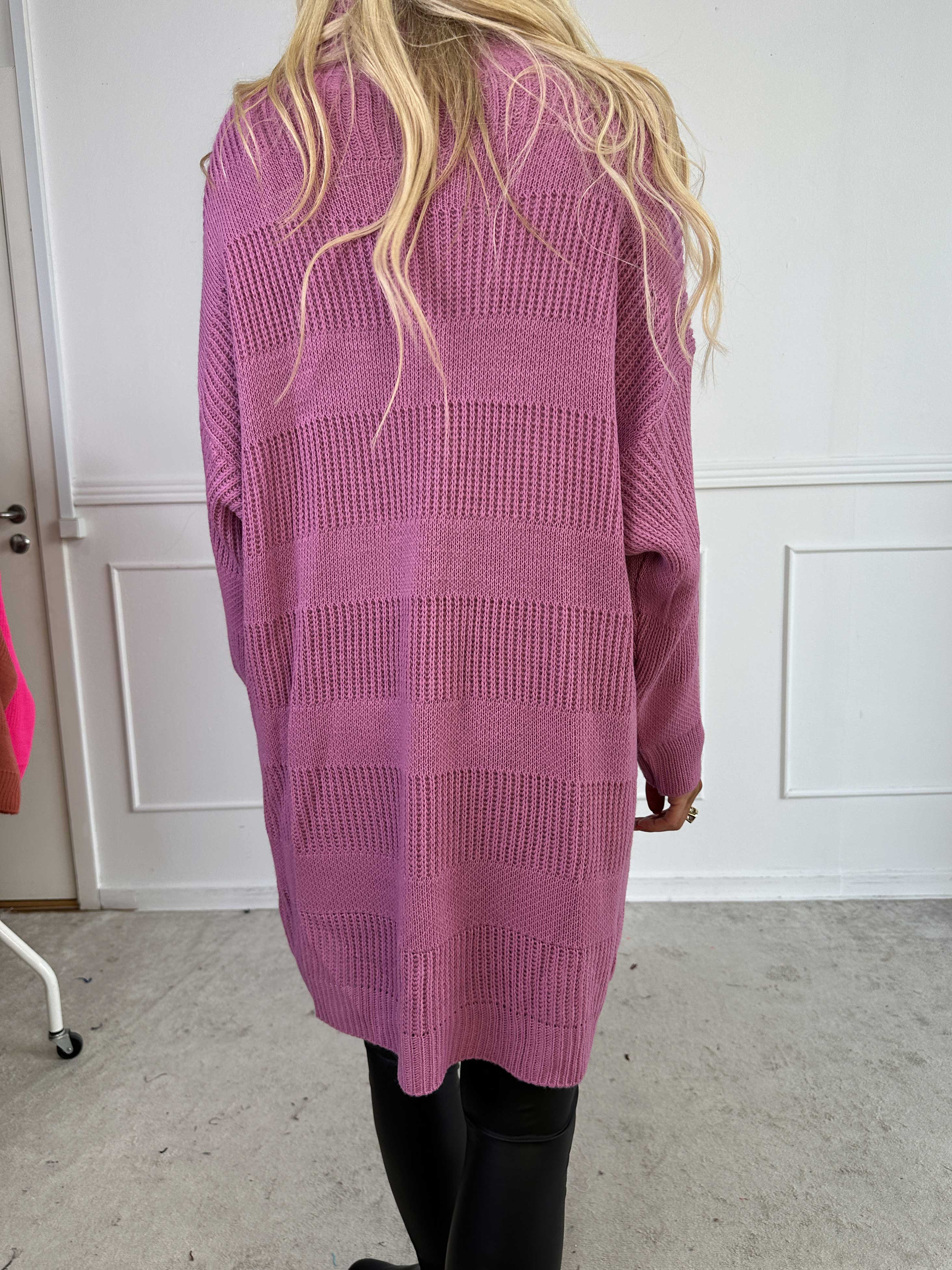 Dagmar - Stickad klänning med polokrage