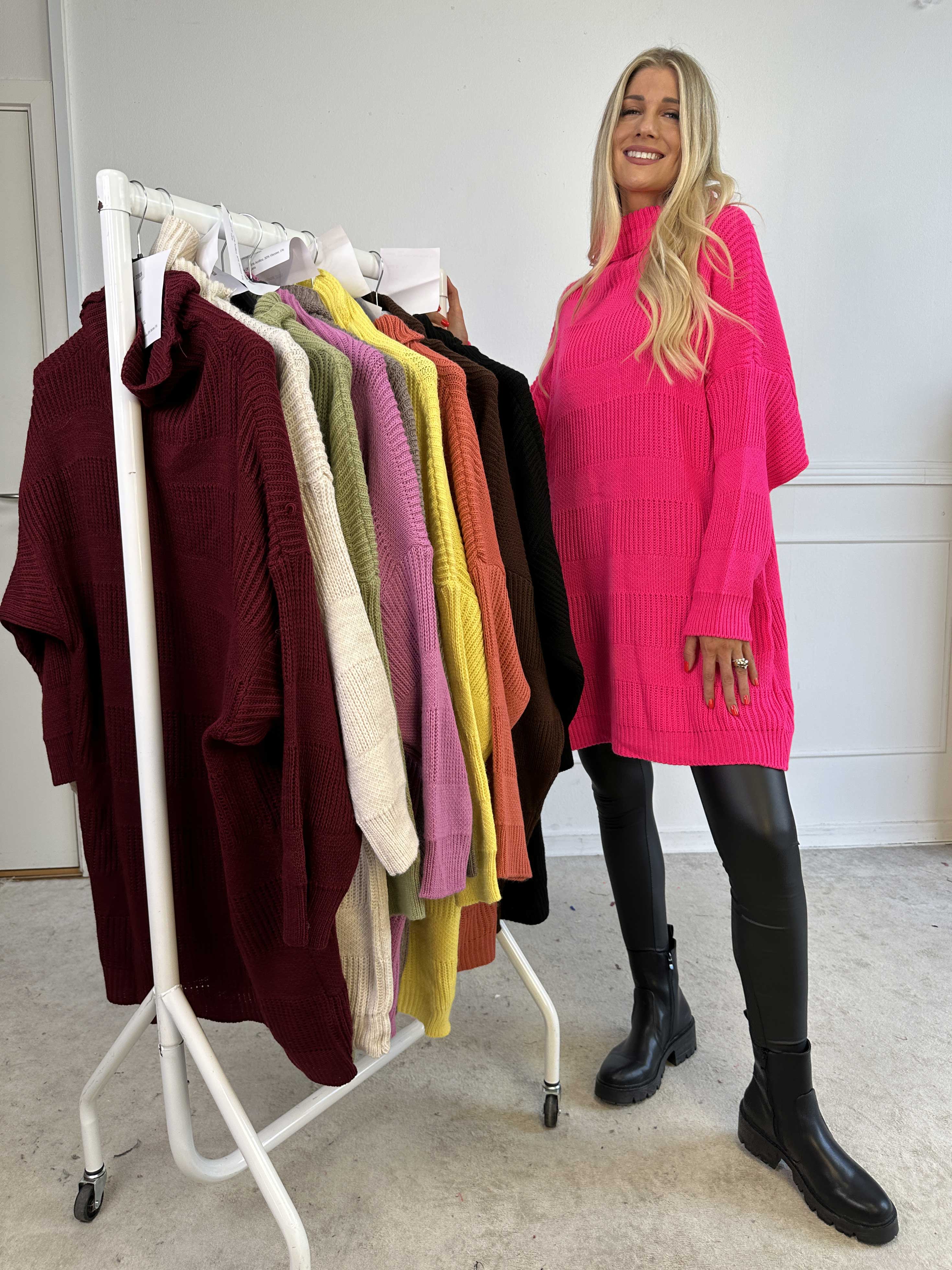 Dagmar - Stickad klänning med polokrage