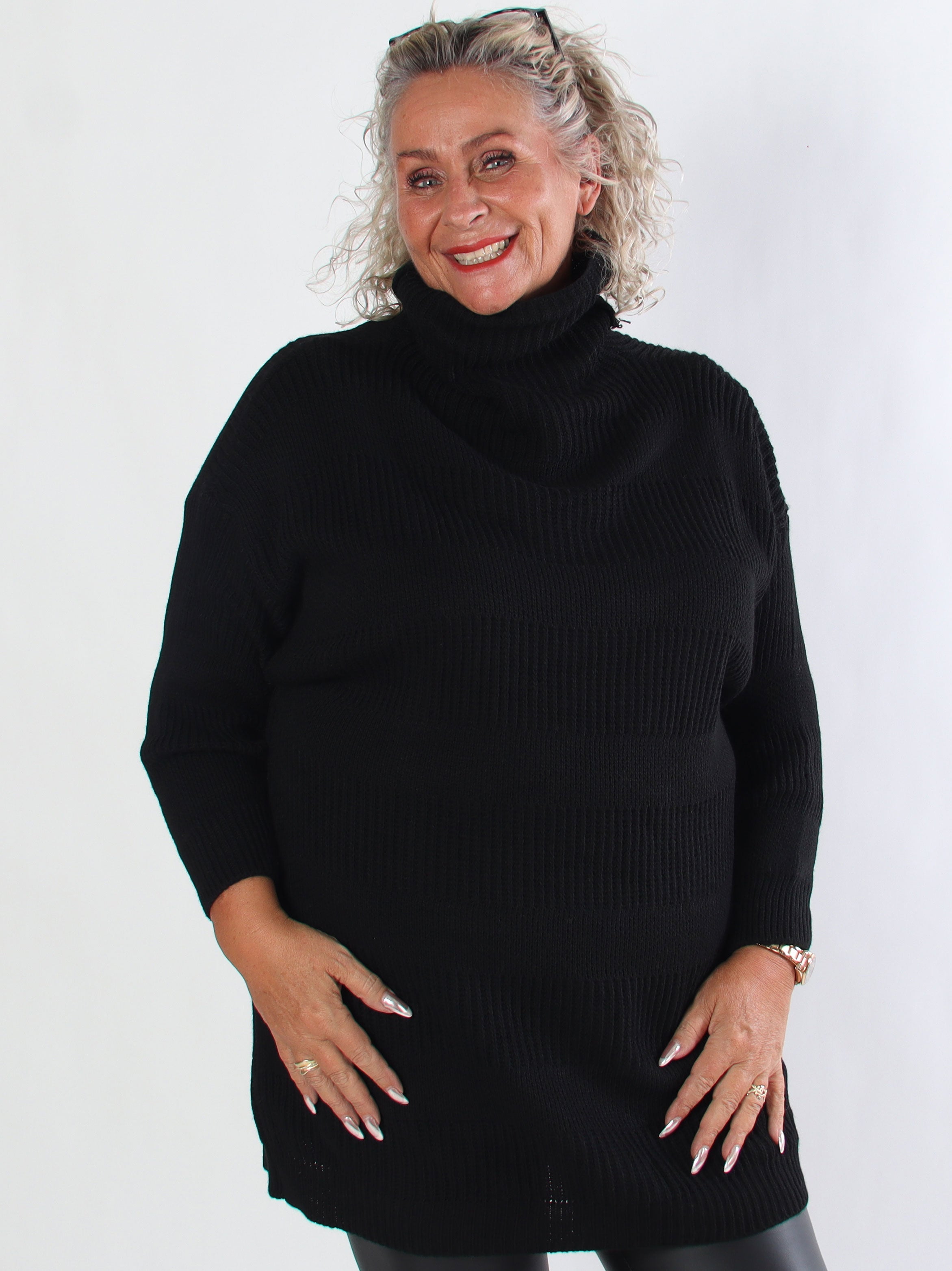 Dagmar - Stickad plus size klänning med polokrage