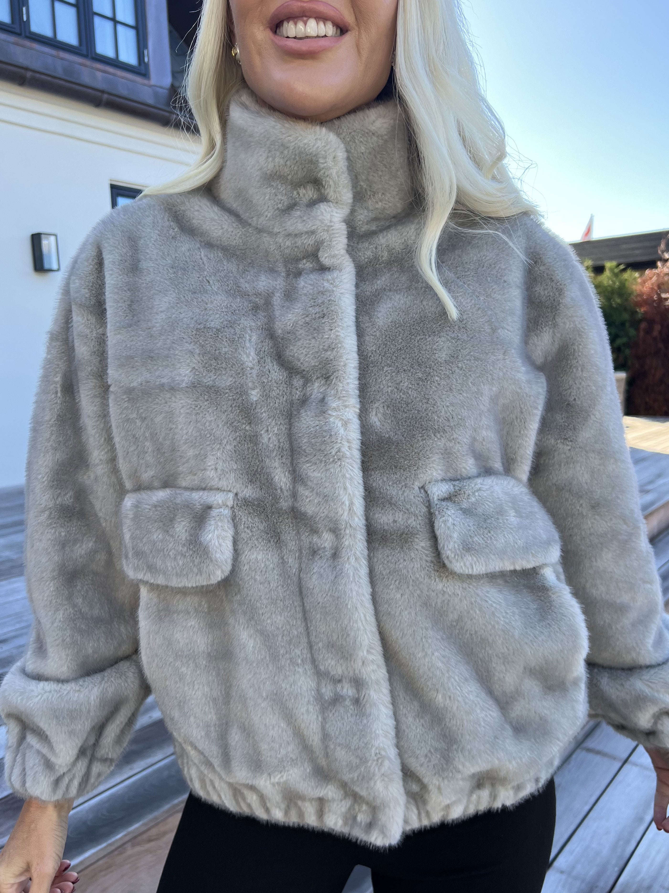 Daniela - Mjuk bomberjacka i fuskpäls