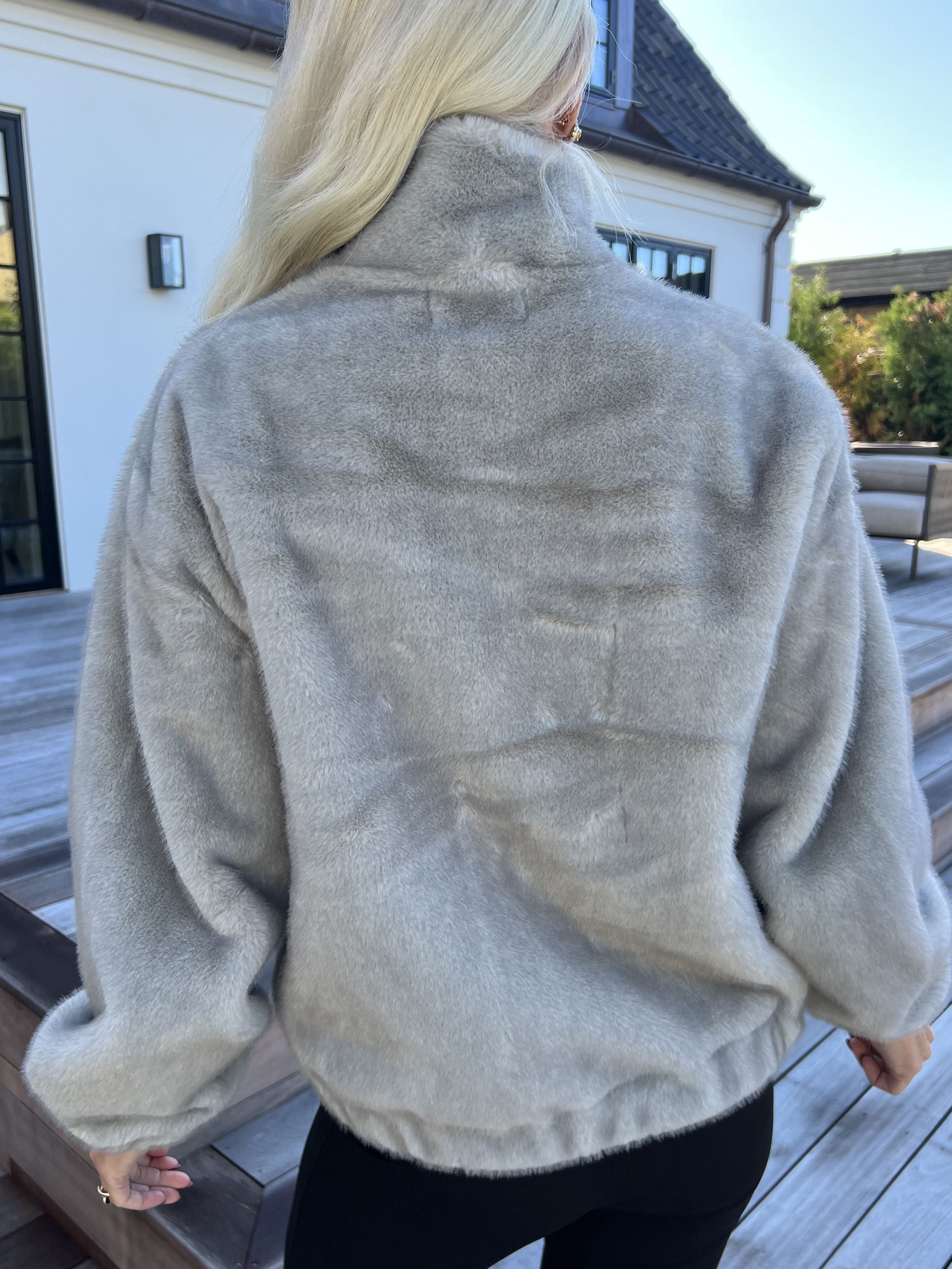 Daniela - Mjuk bomberjacka i fuskpäls
