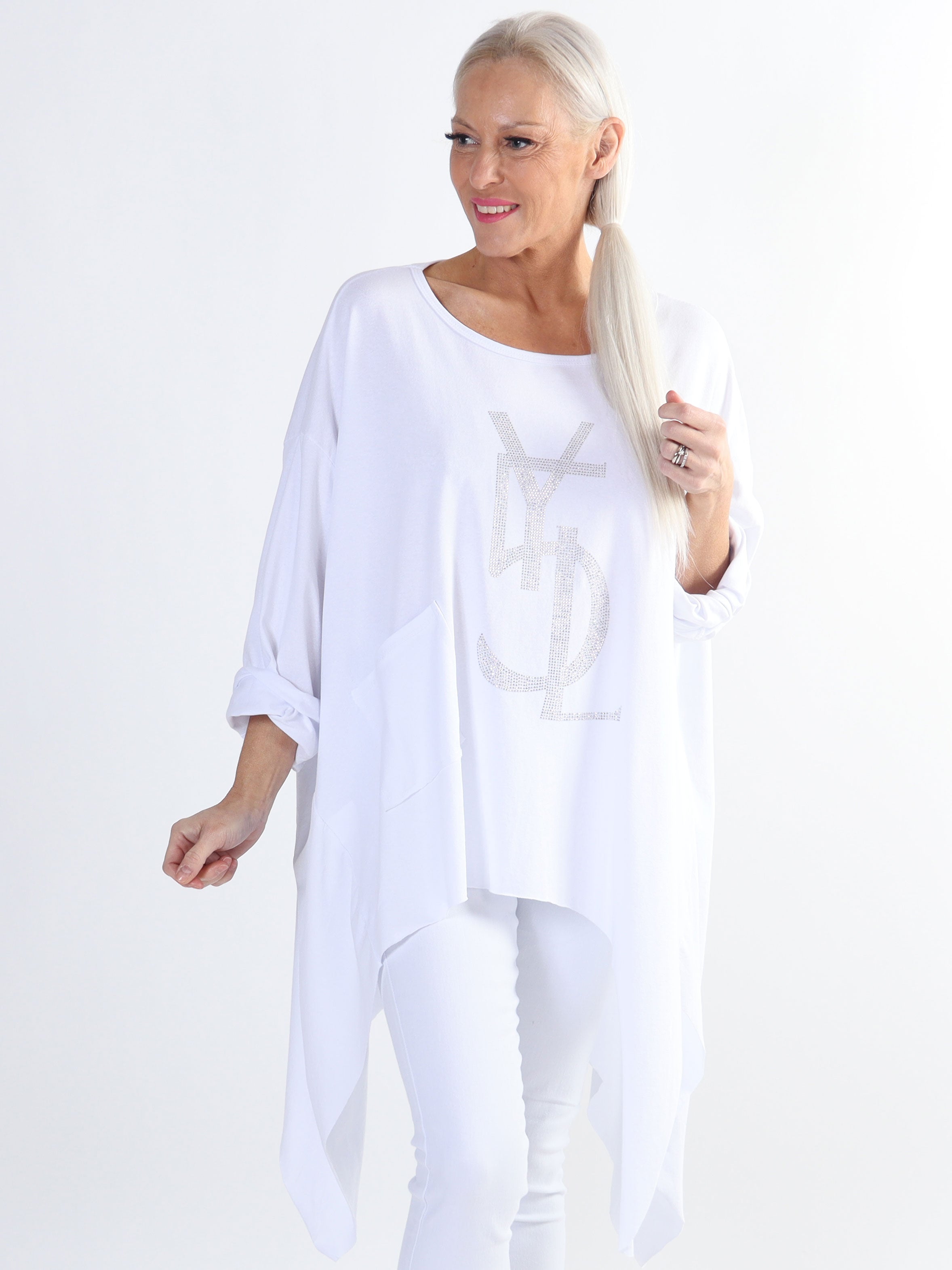 Daniella - Blus med olika skärningar och mockakant på bröstet