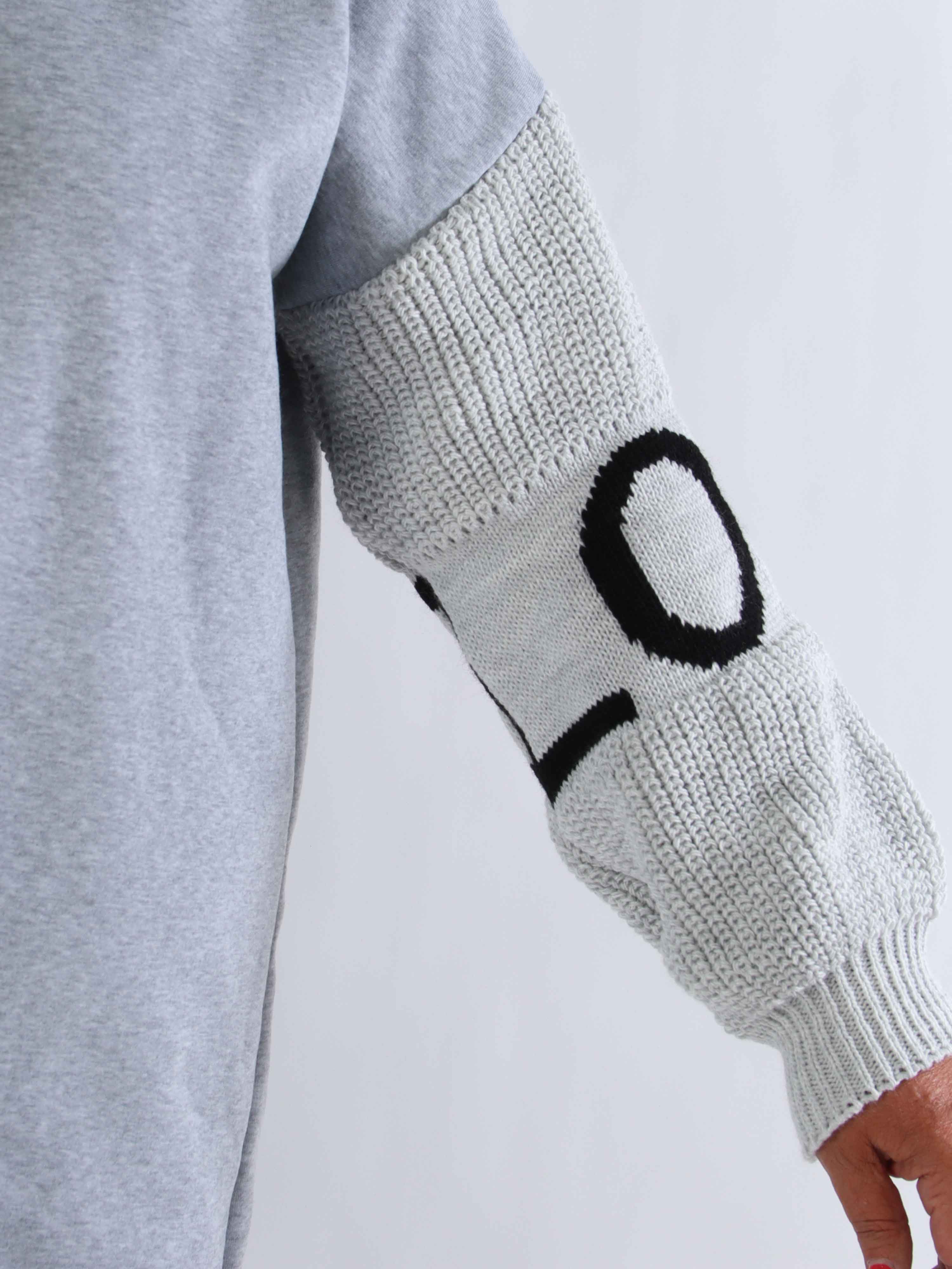 Debbie Hoodie - Plus size hoodie med stickade ärmar