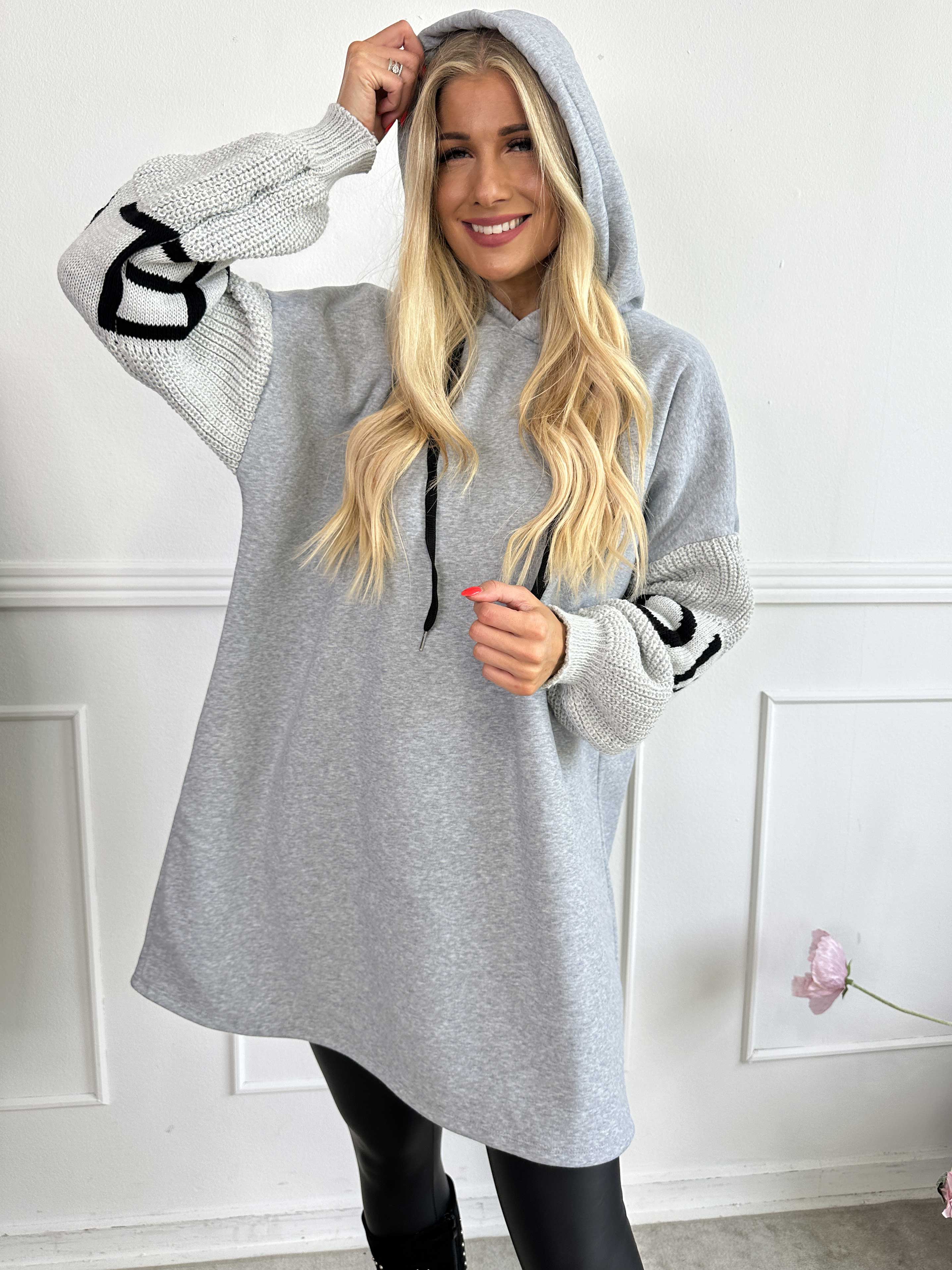 Debbie Hoodie - Oversized hoodie med stickade ärmar