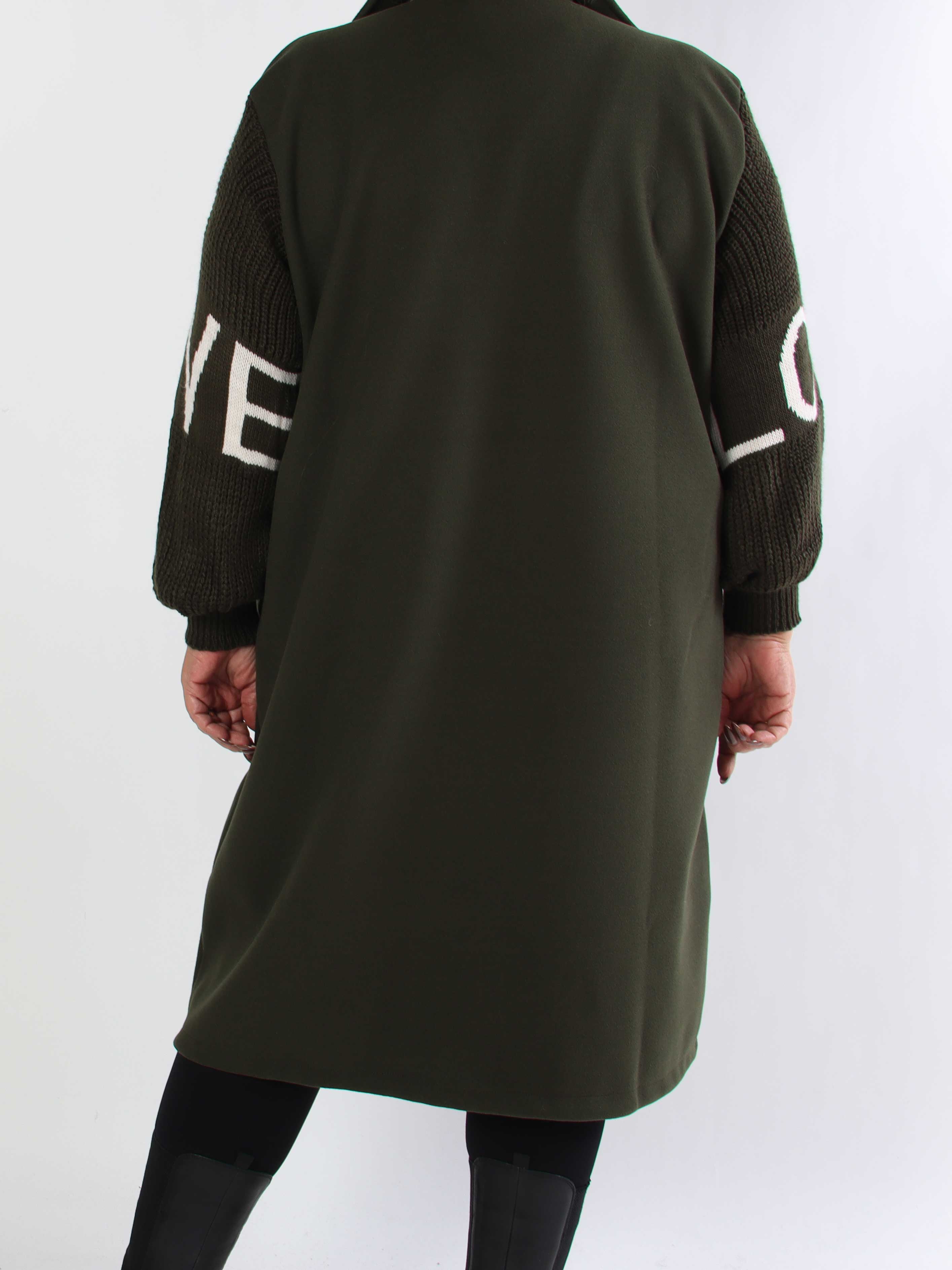 Debbie Midi - Fin plus size kappa med stickade ärmar