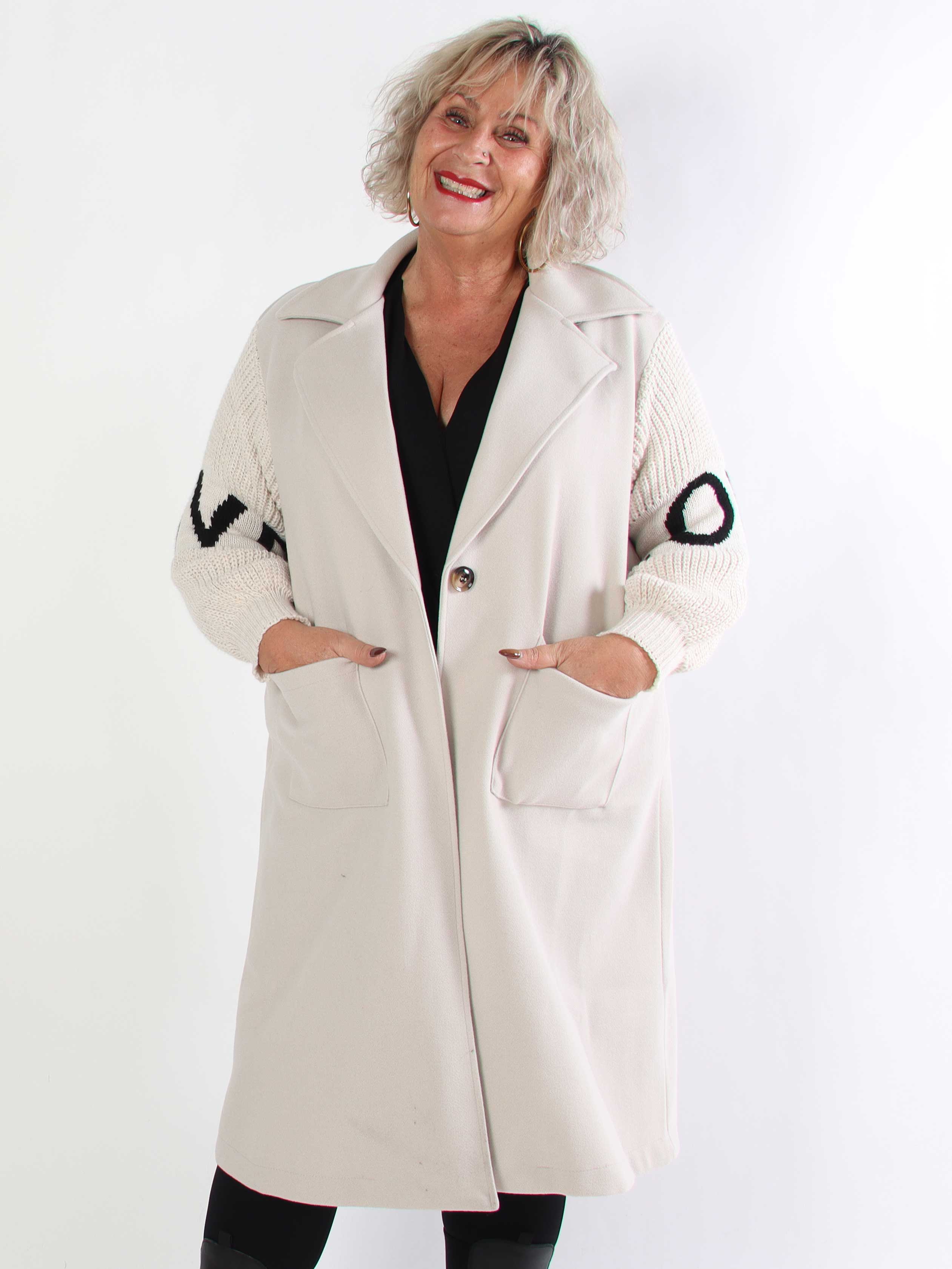 Debbie Midi - Fin plus size kappa med stickade ärmar