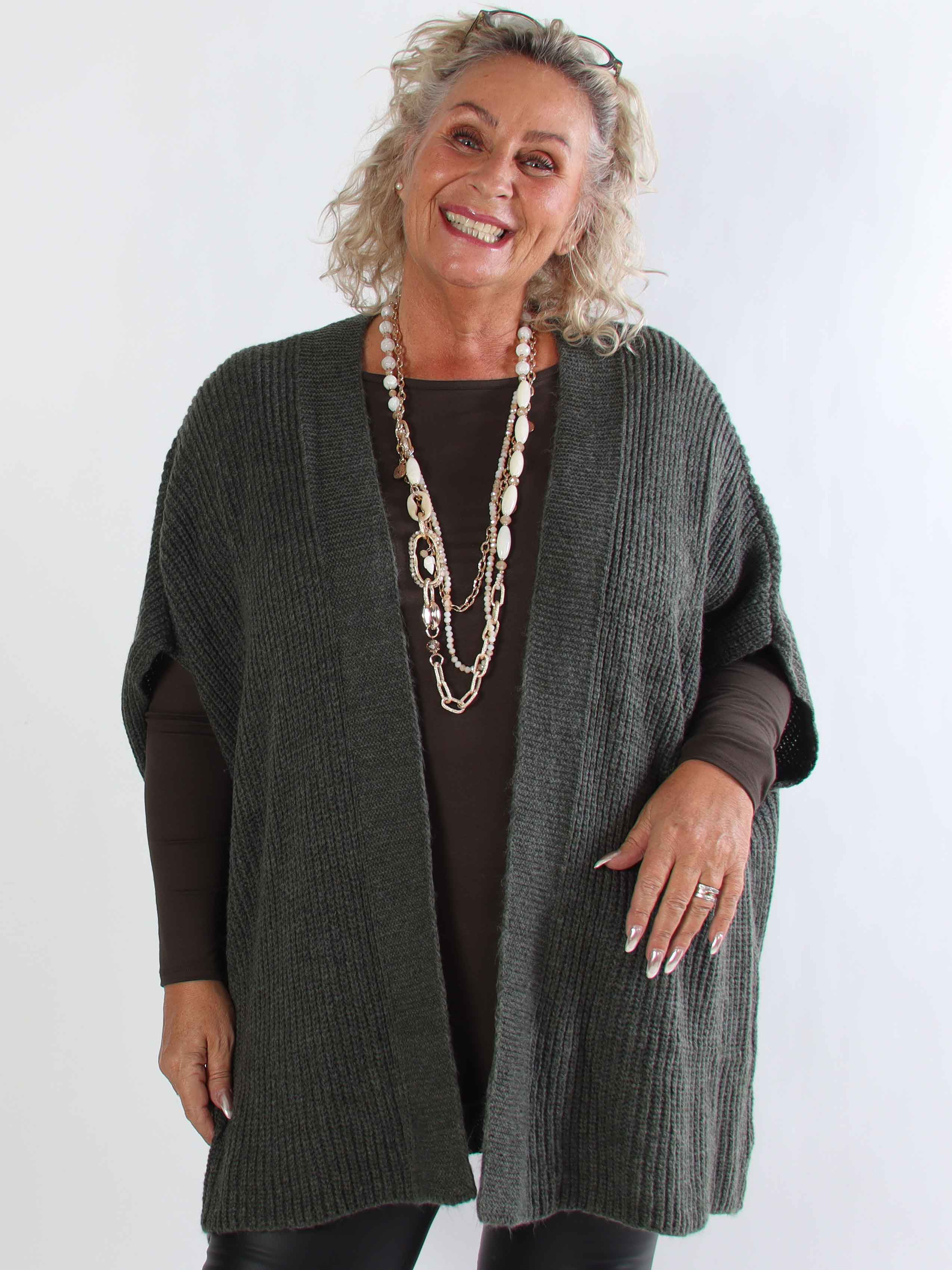 Delfini - Stickad plus size kofta med korta ärmar