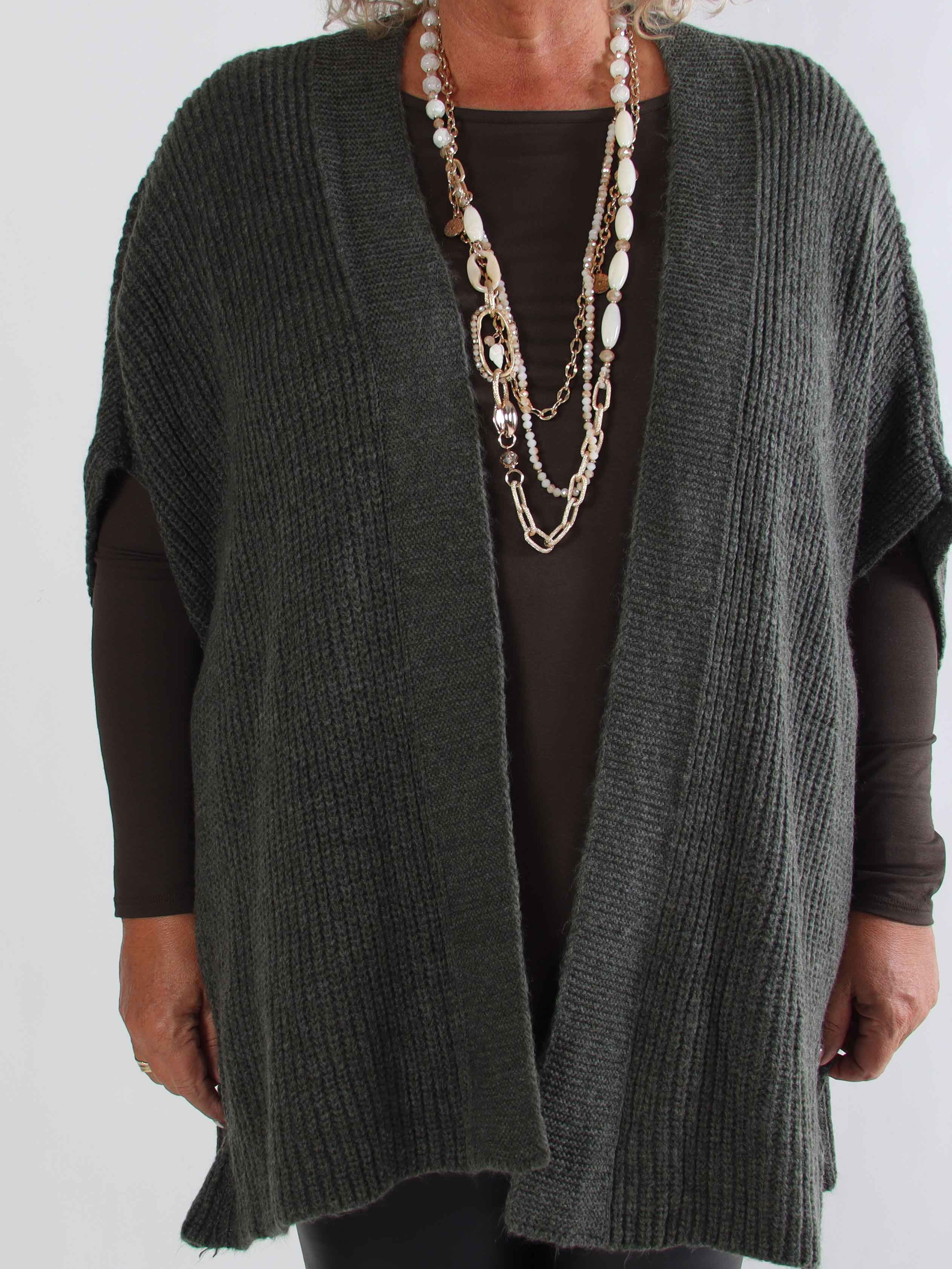 Delfini - Stickad plus size kofta med korta ärmar