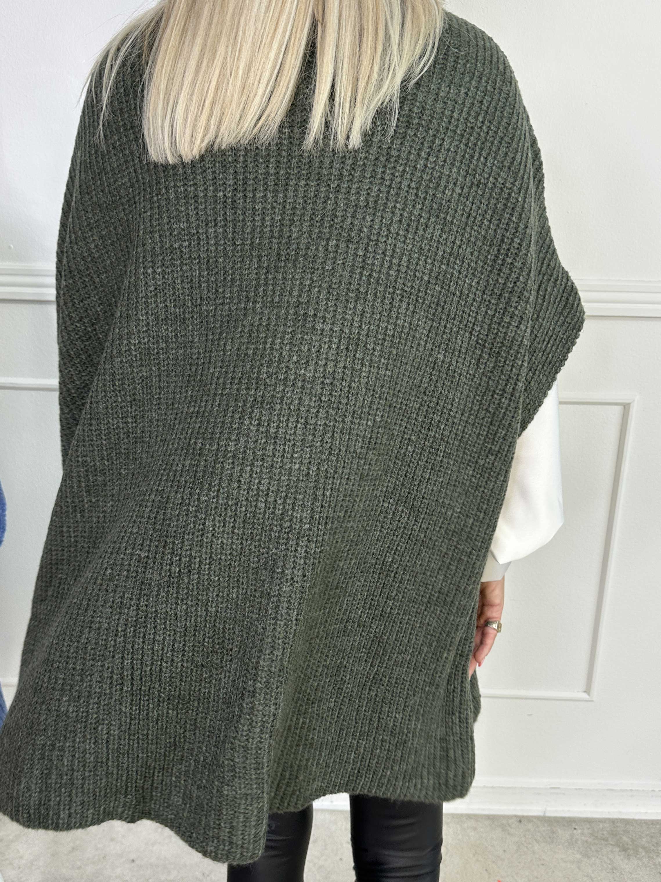 Delfini - Enfärgad stickad kofta med korta ärmar