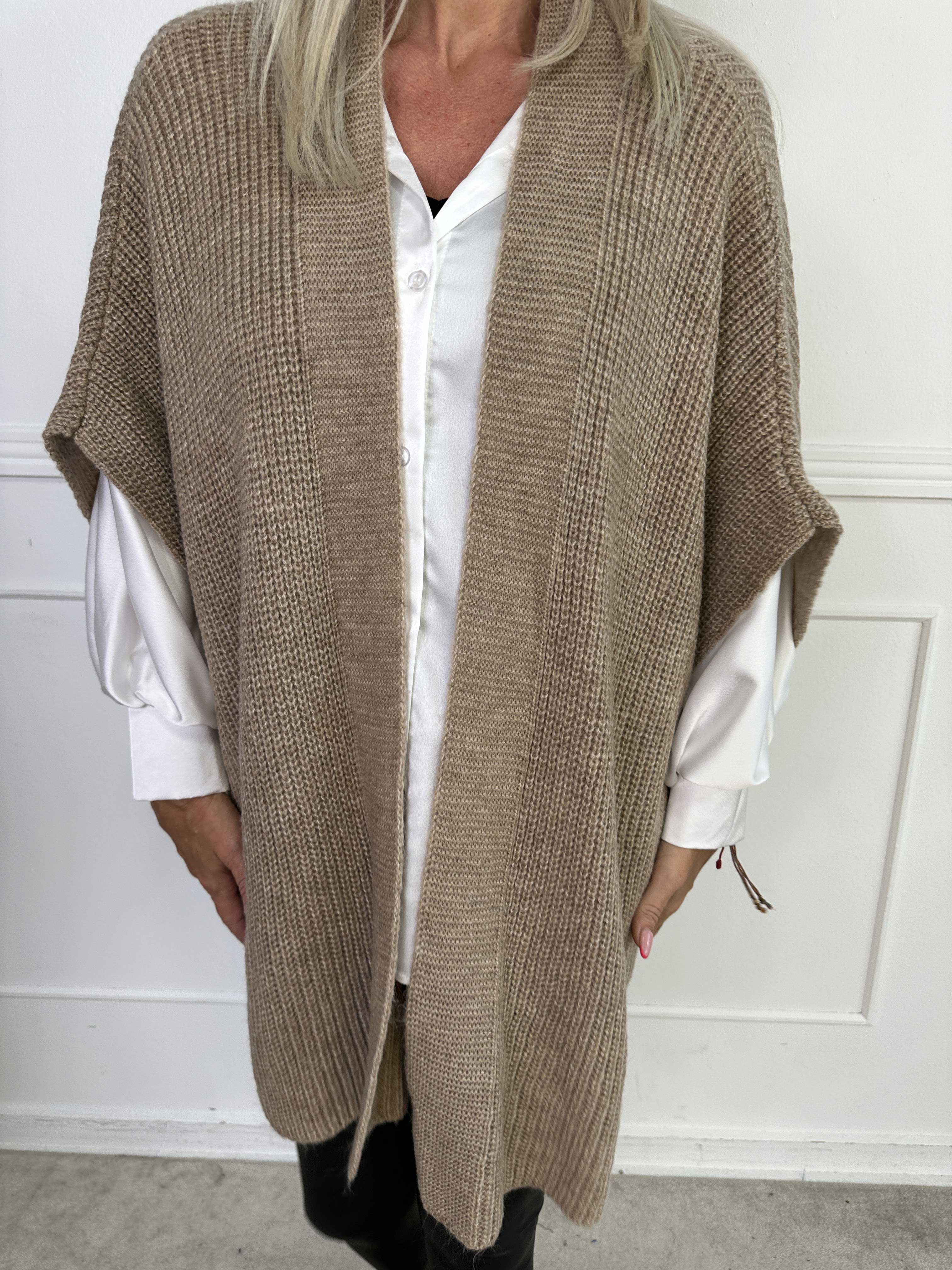 Delfini - Enfärgad stickad kofta med korta ärmar