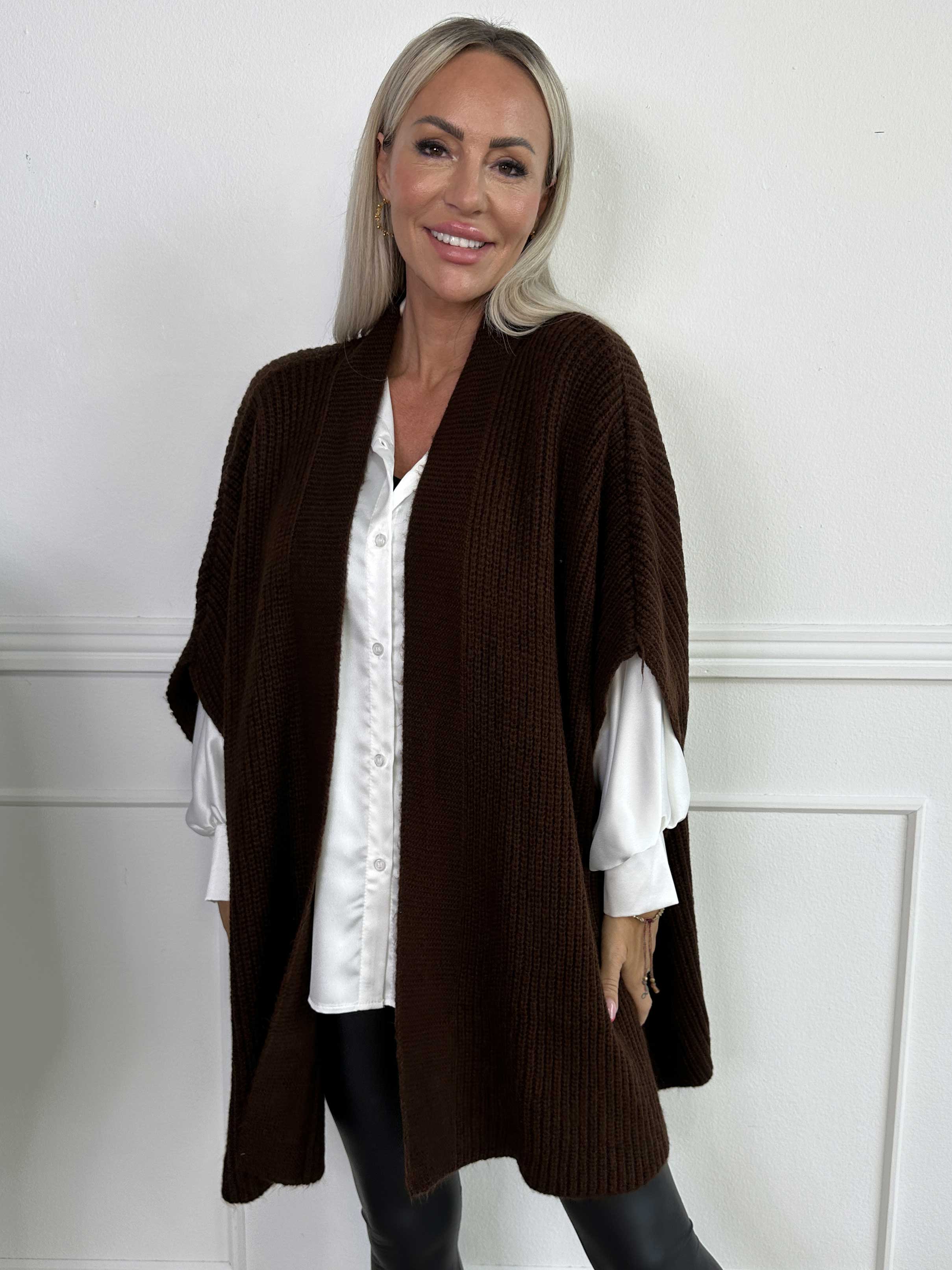 Delfini - Enfärgad stickad kofta med korta ärmar