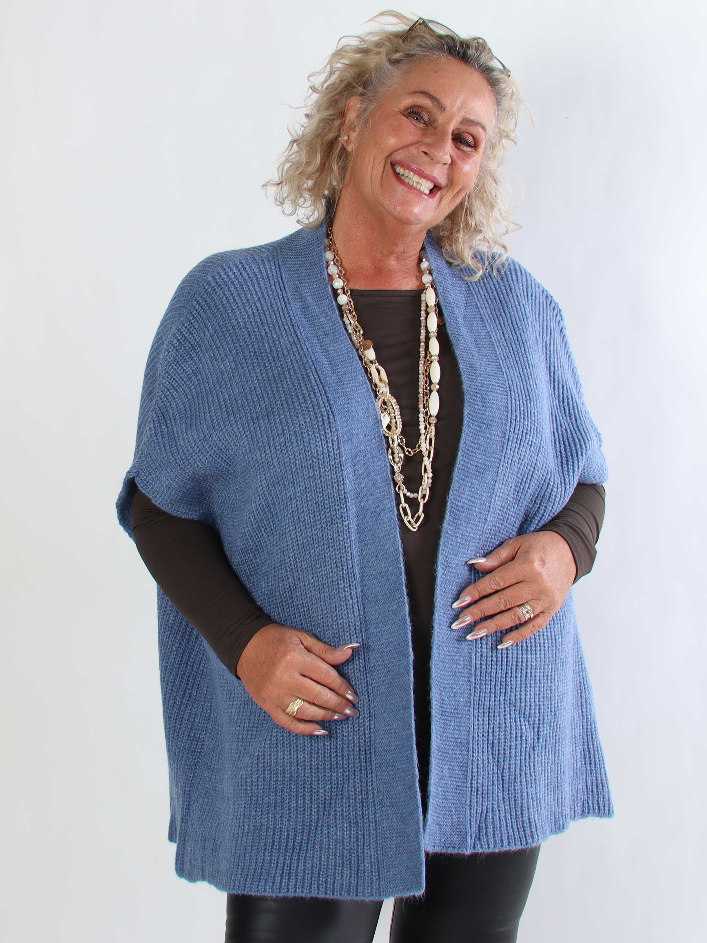 Delfini - Stickad plus size kofta med korta ärmar