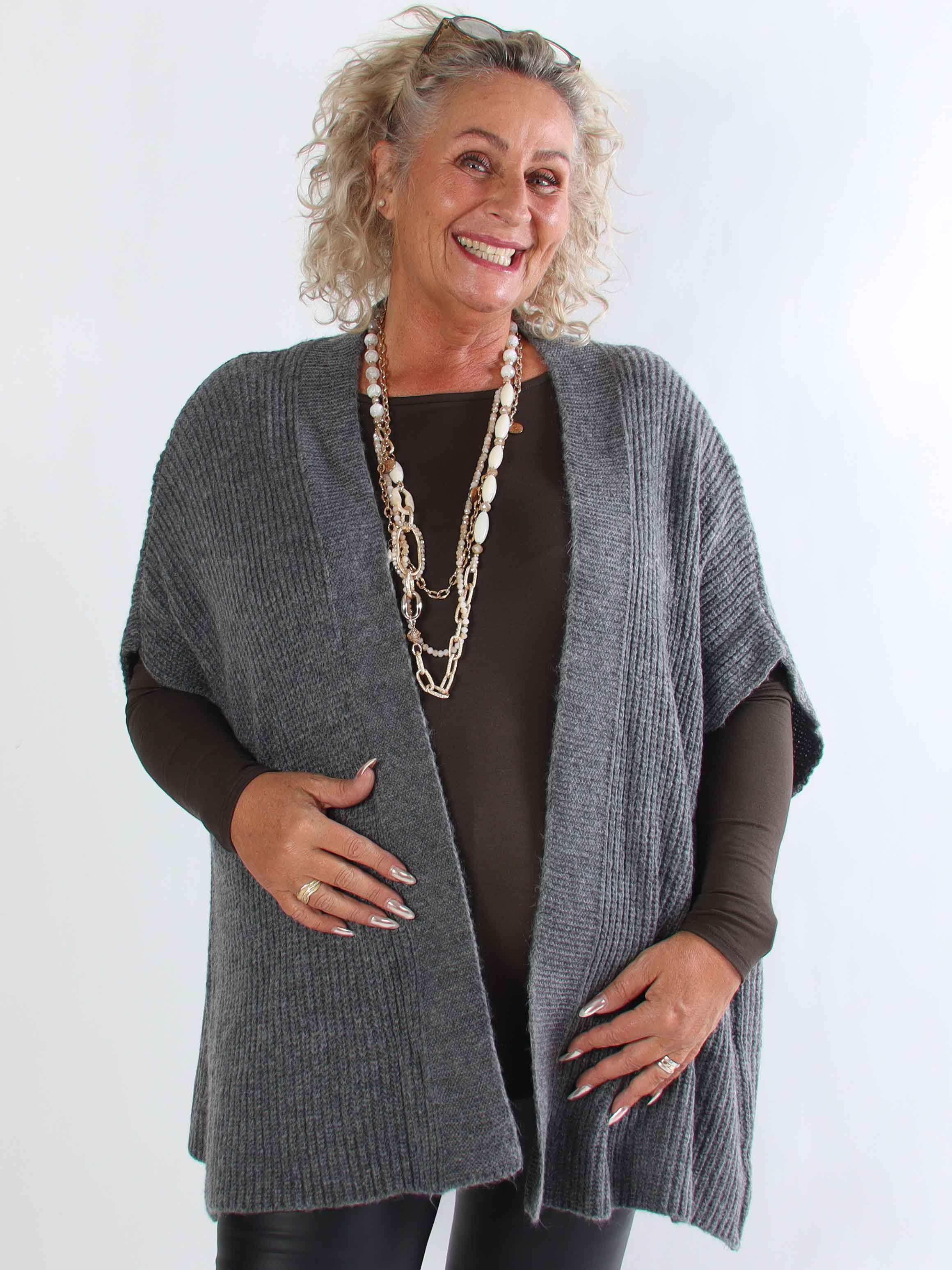 Delfini - Stickad plus size kofta med korta ärmar