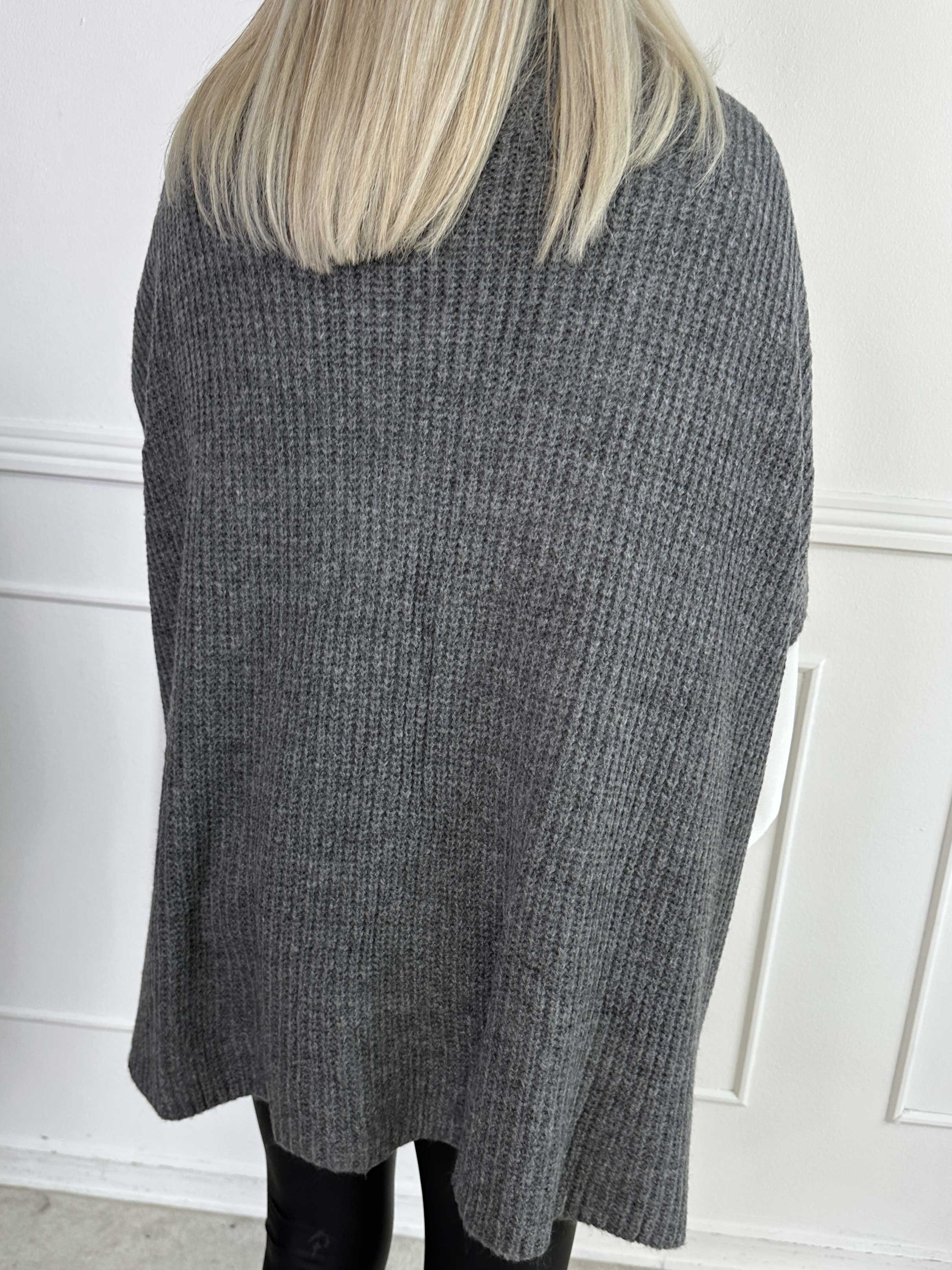 Delfini - Enfärgad stickad kofta med korta ärmar