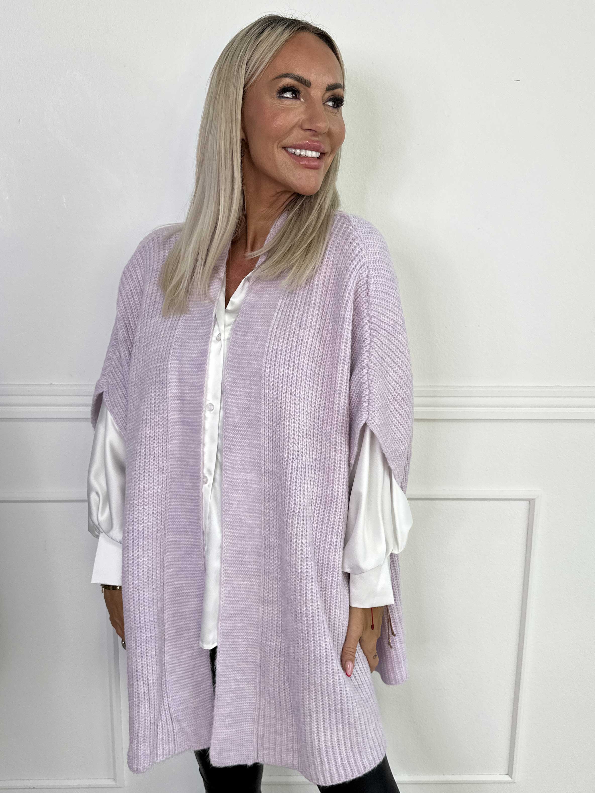 Delfini - Enfärgad stickad kofta med korta ärmar