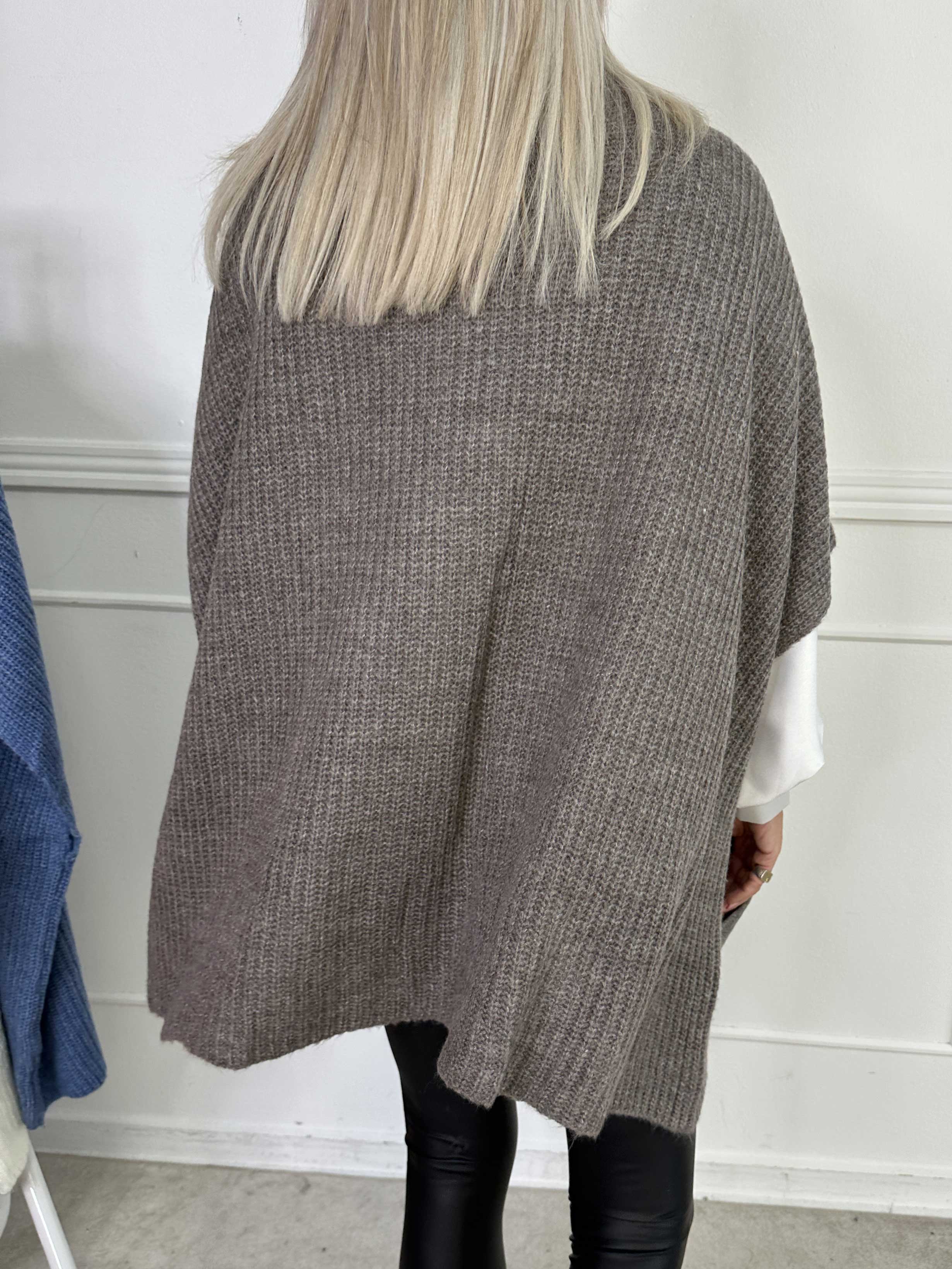 Delfini - Enfärgad stickad kofta med korta ärmar