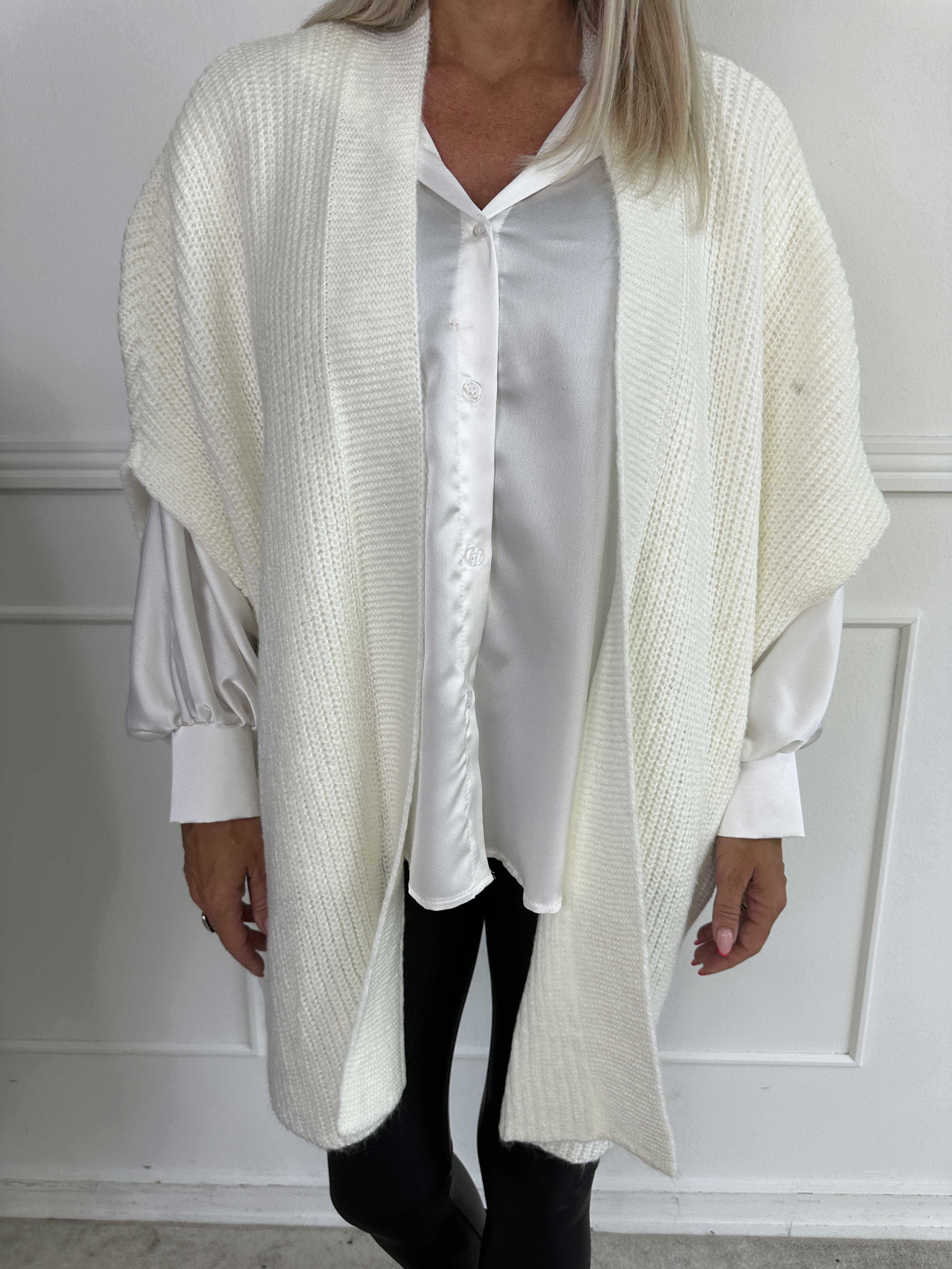 Delfini - Enfärgad stickad kofta med korta ärmar