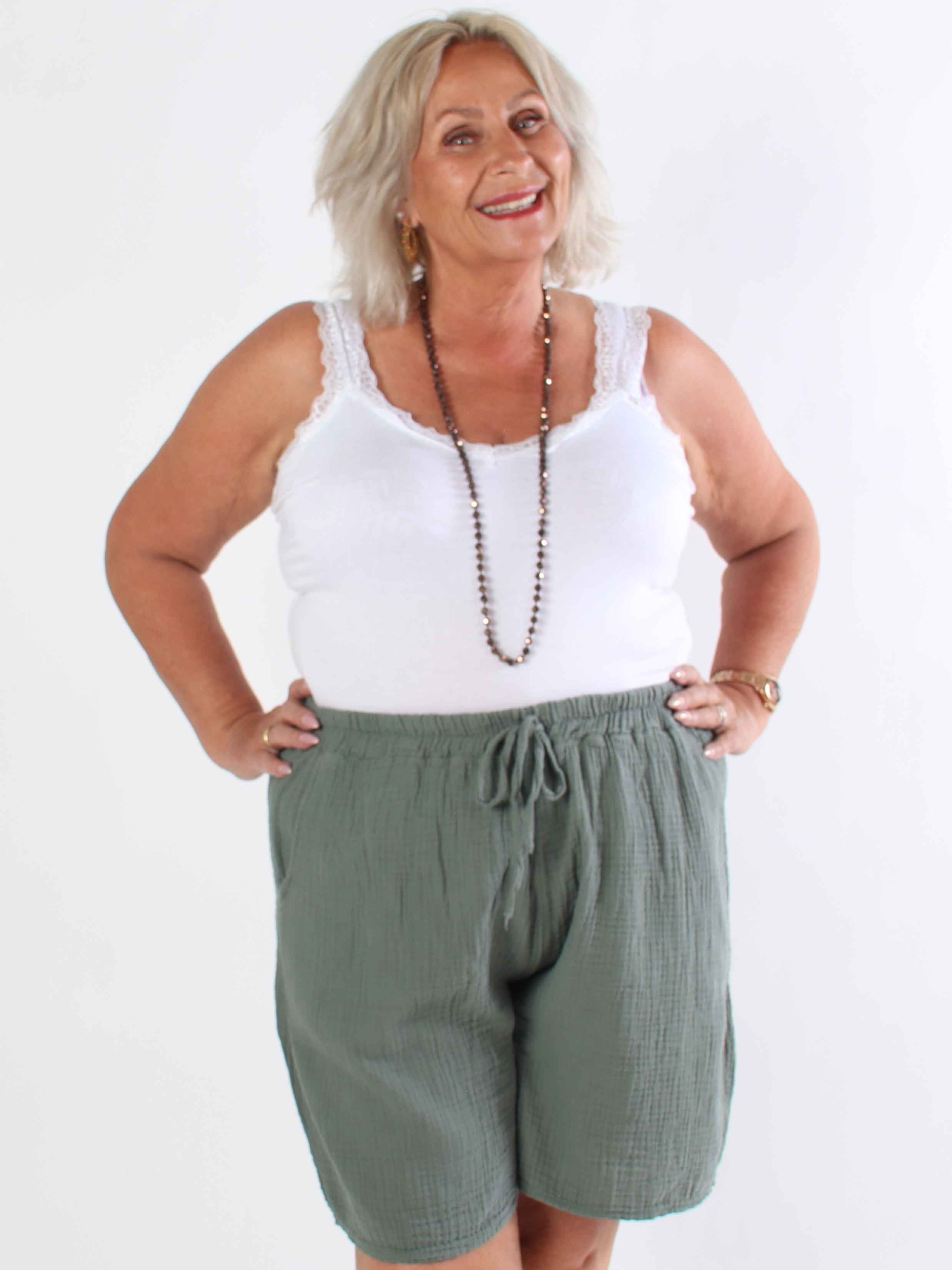 Delia - Mjuka plus size shorts i bomull