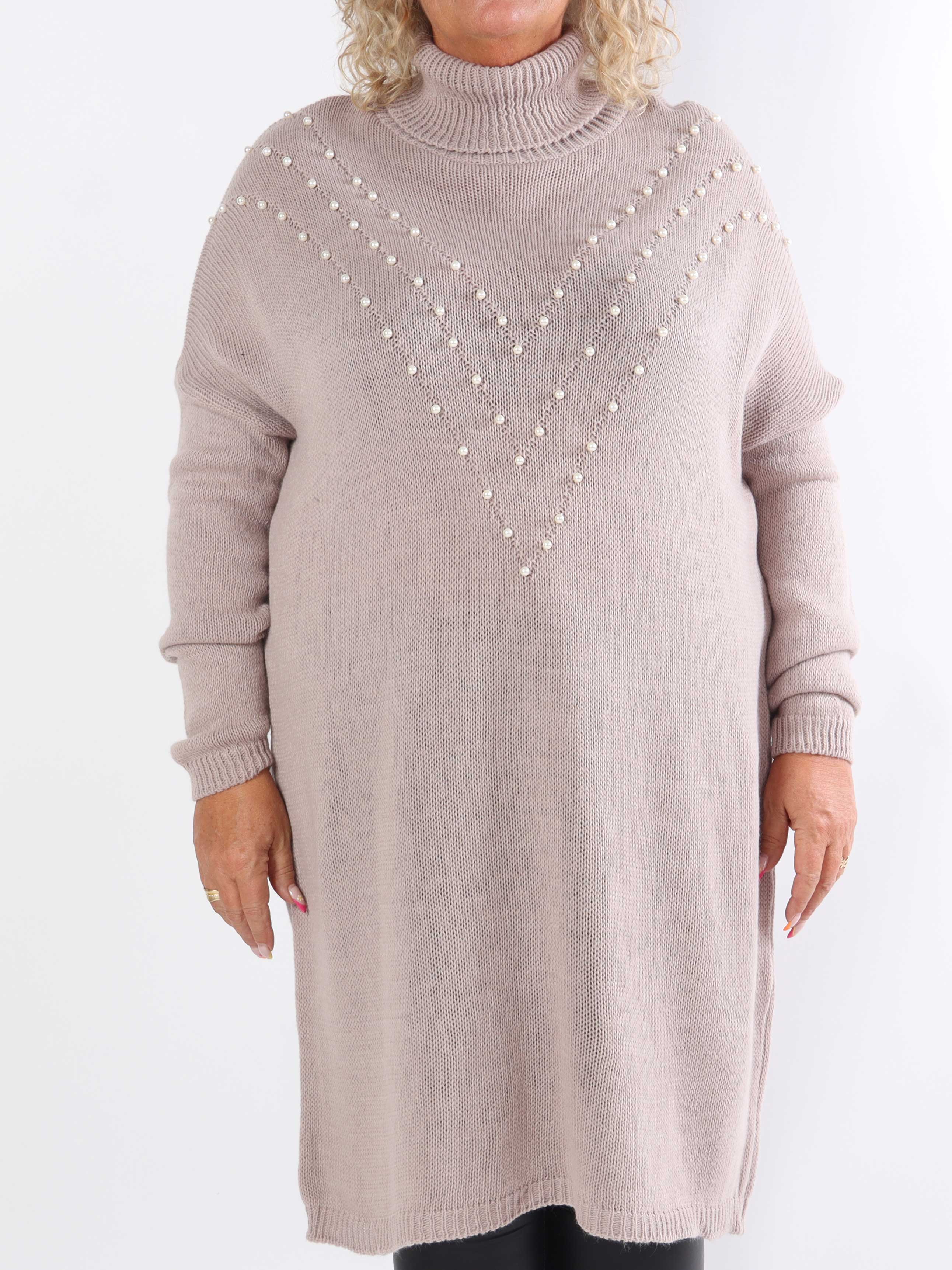 Desire - Stickad klänning med polokrage och vita pärlor