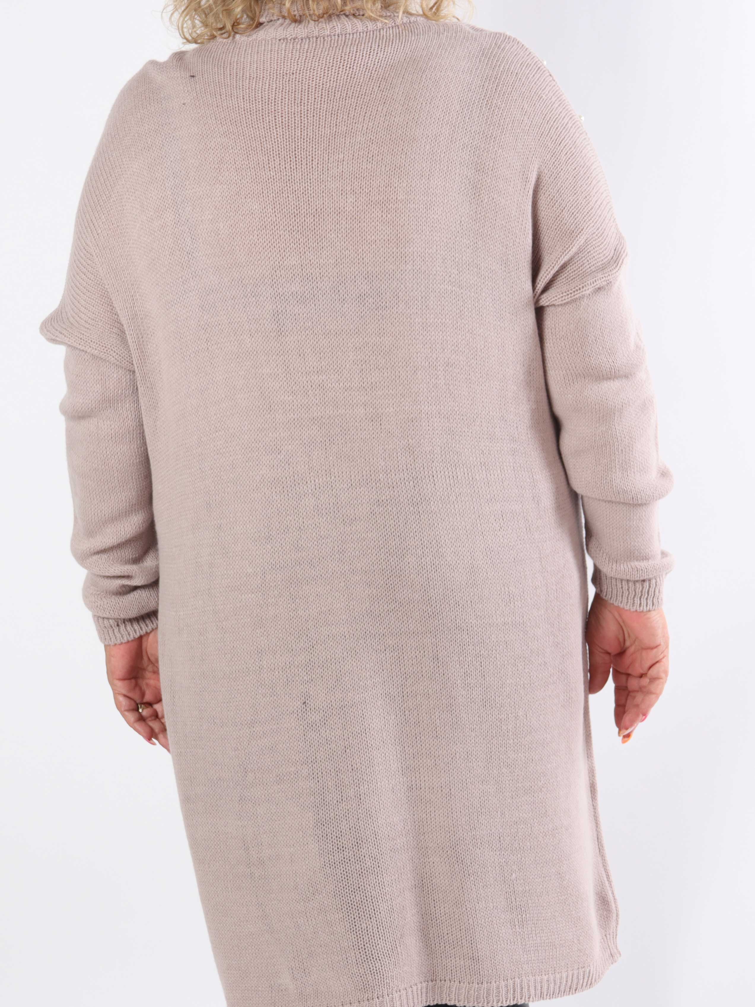 Desire - Stickad klänning med polokrage och vita pärlor