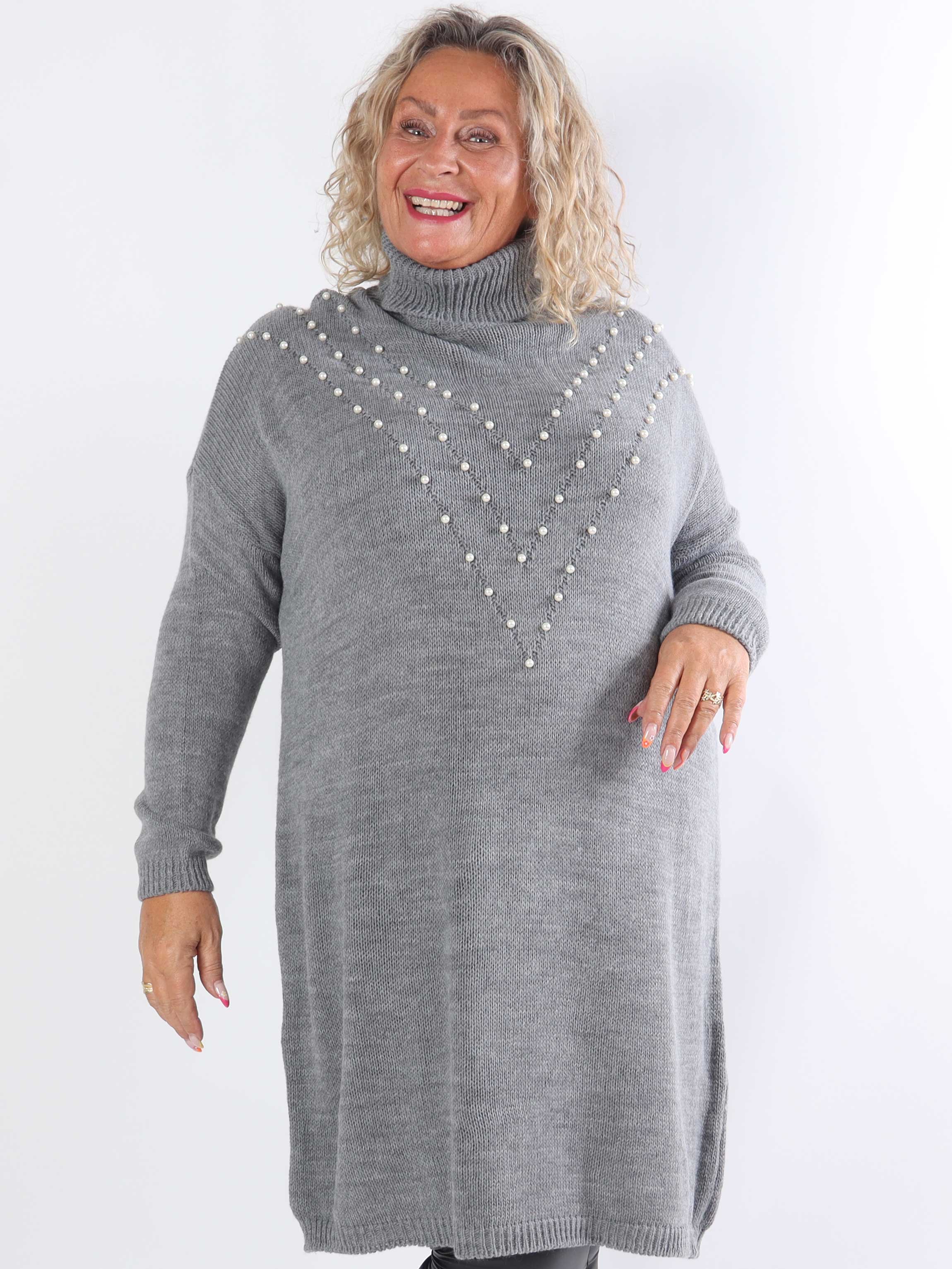 Desire - Stickad klänning med polokrage och vita pärlor