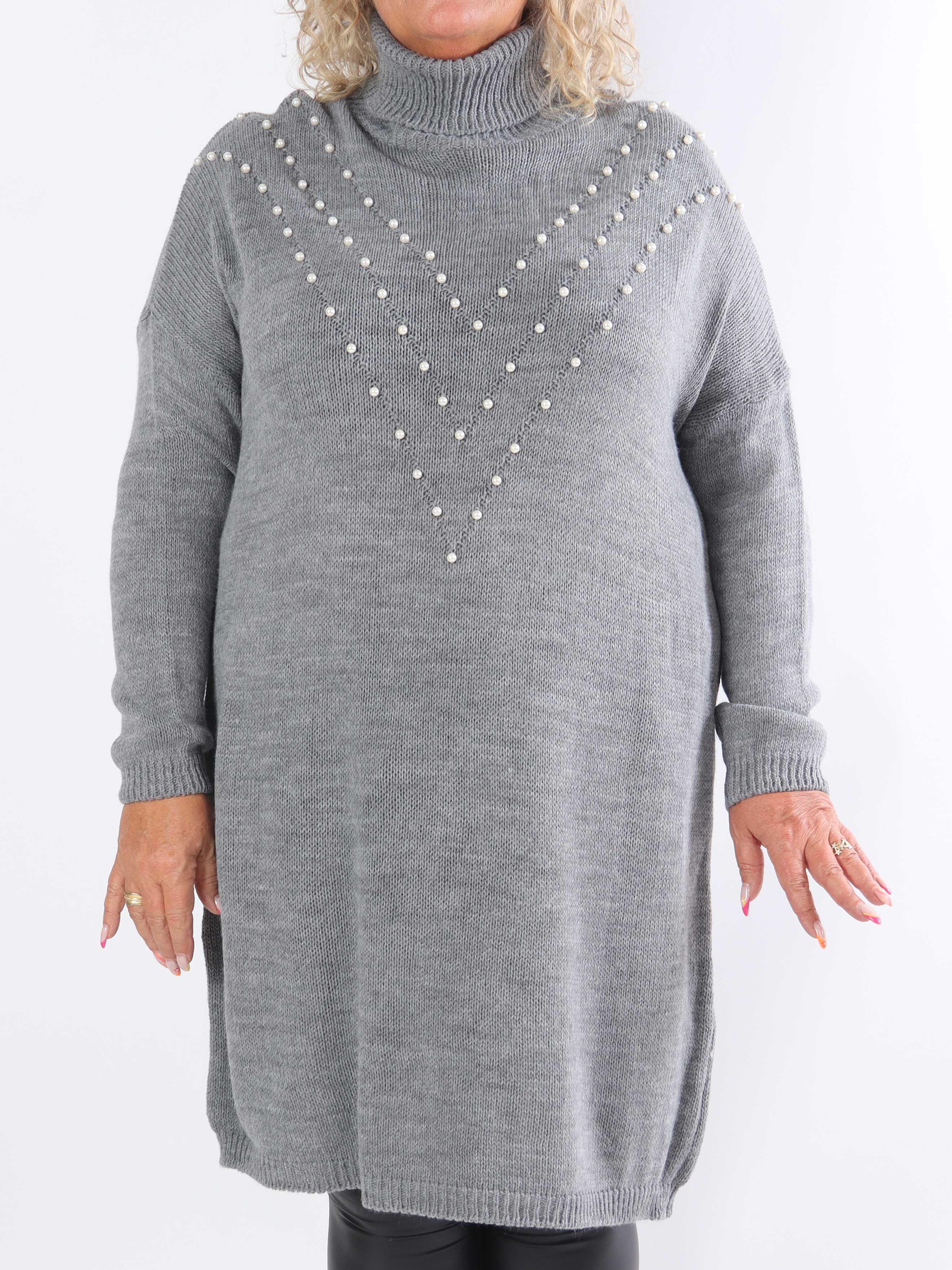 Desire - Stickad klänning med polokrage och vita pärlor