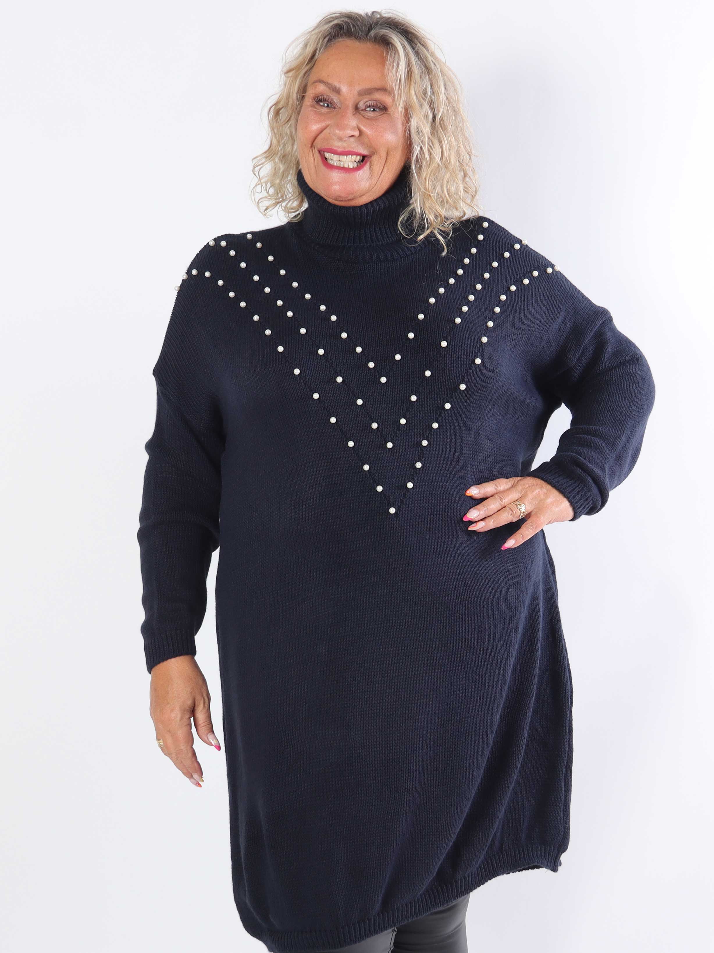 Desire - Stickad klänning med polokrage och vita pärlor