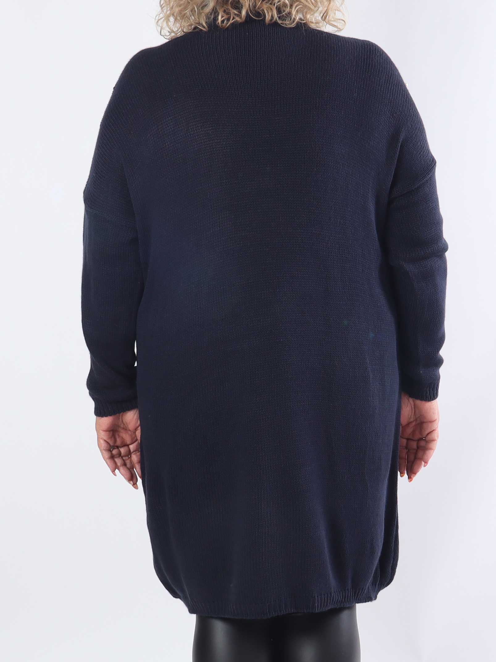 Desire - Stickad klänning med polokrage och vita pärlor