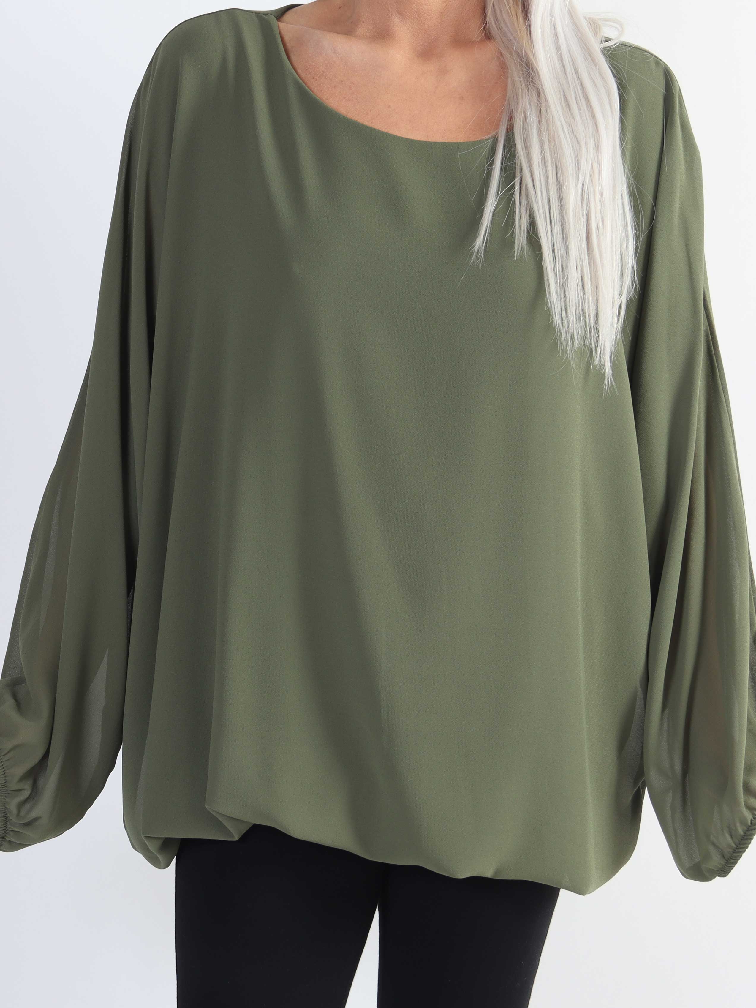 Destiny Plain - Plus size blus i chiffong med fladdermusärmar