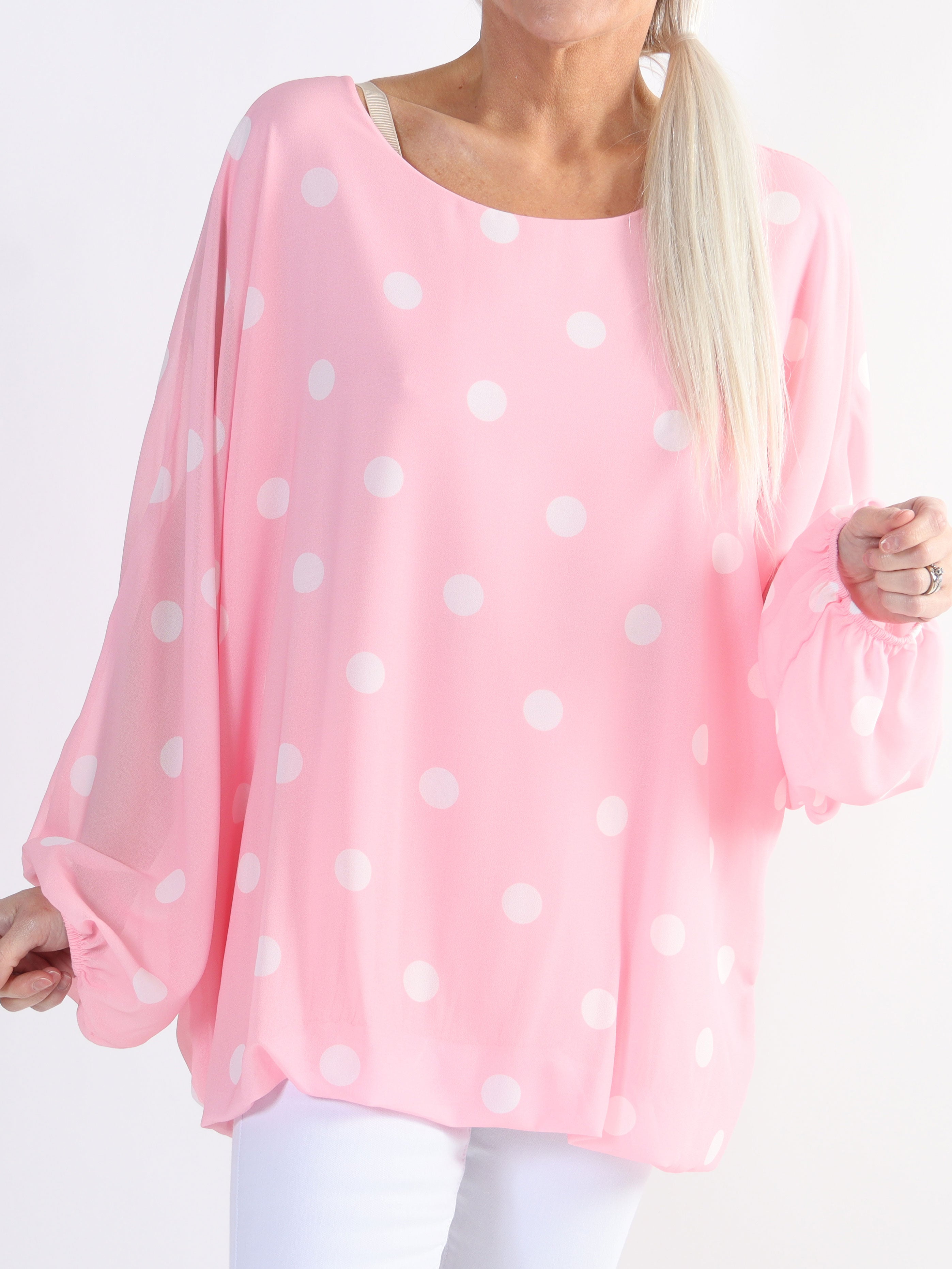 Destiny Dot - Plus size blus i chiffong med prickar
