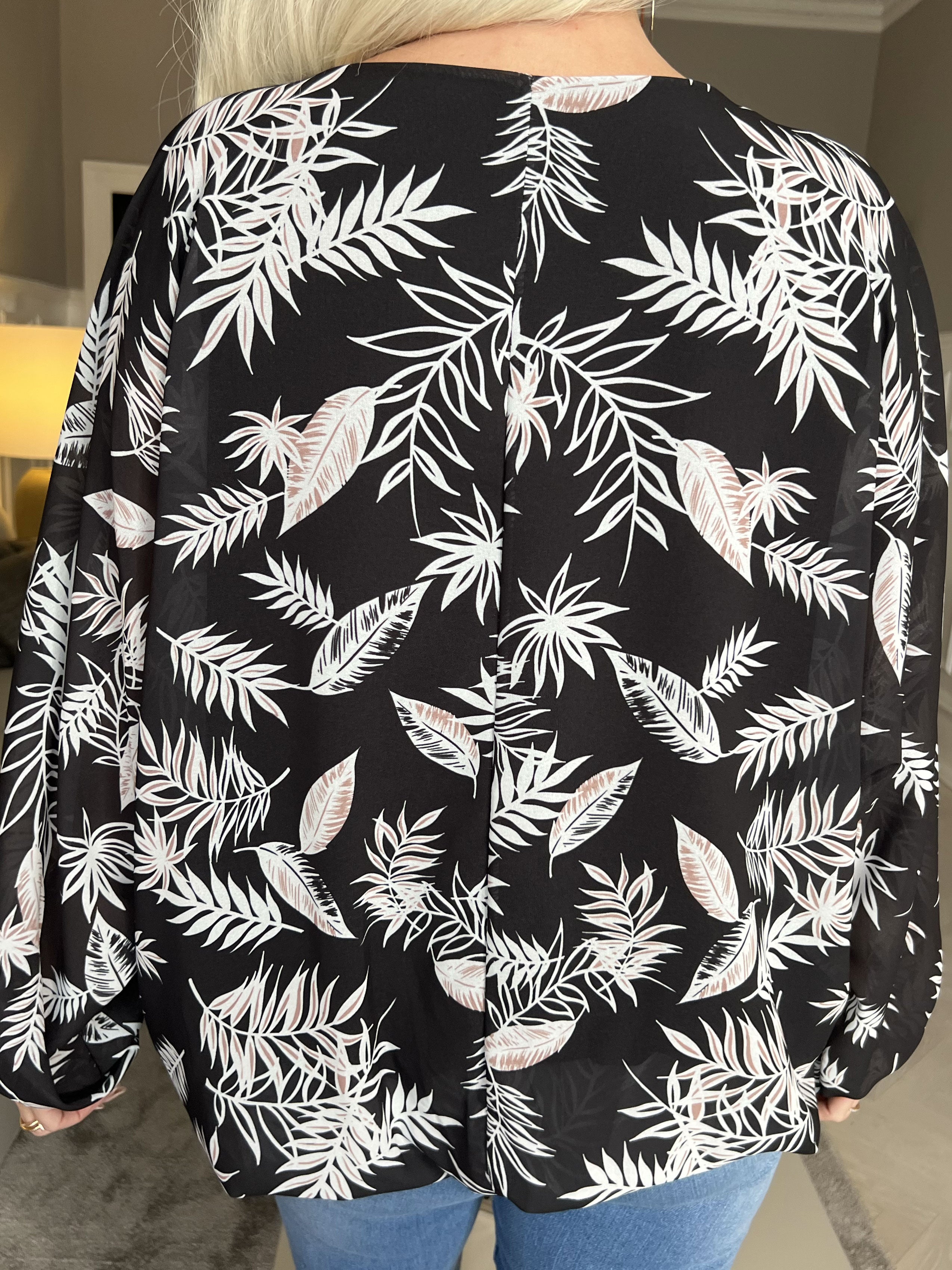 Destiny Leaf - Chiffongblus med lövmönster