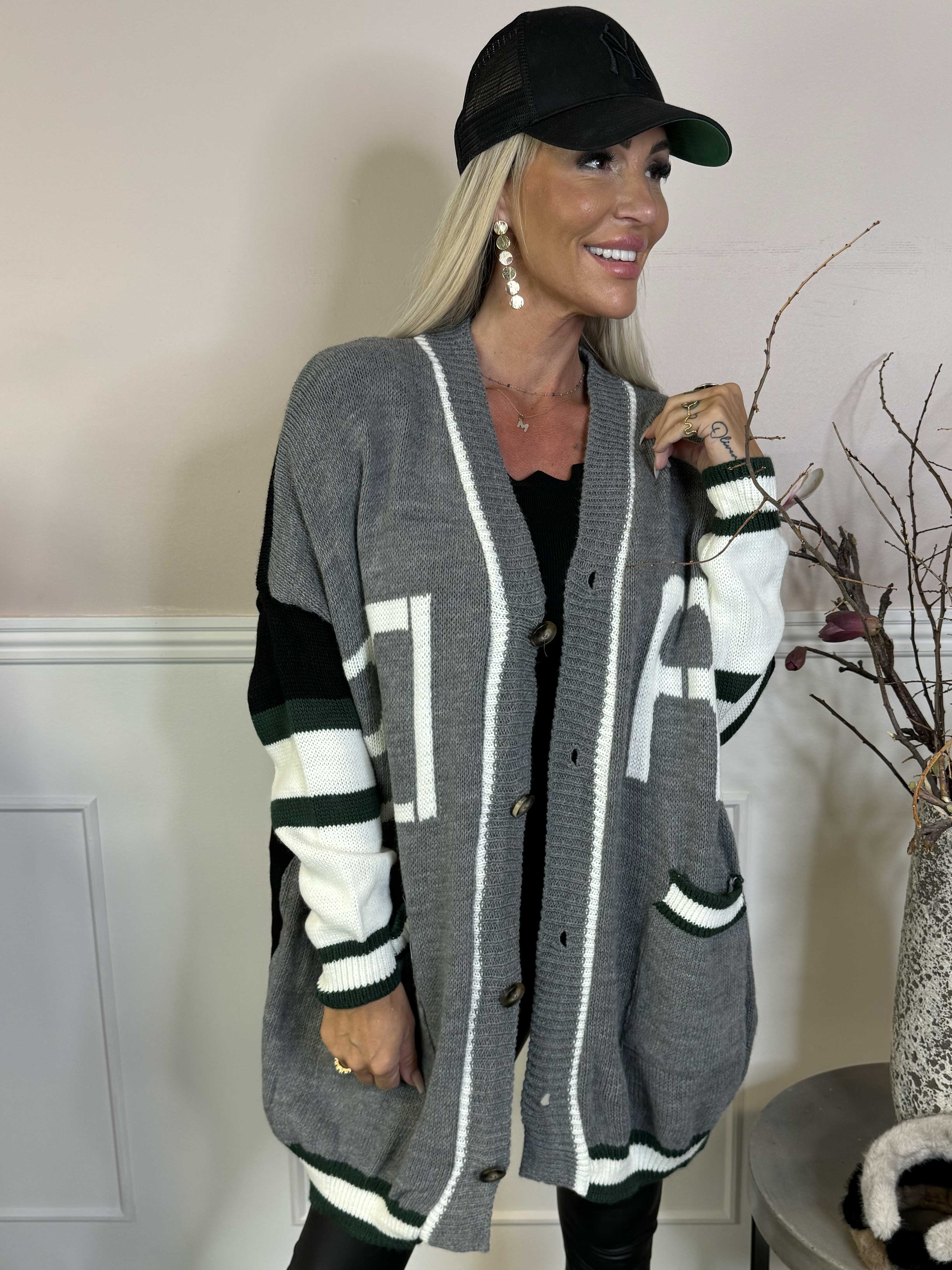 Diah - Mångfärgad college-stickad kofta