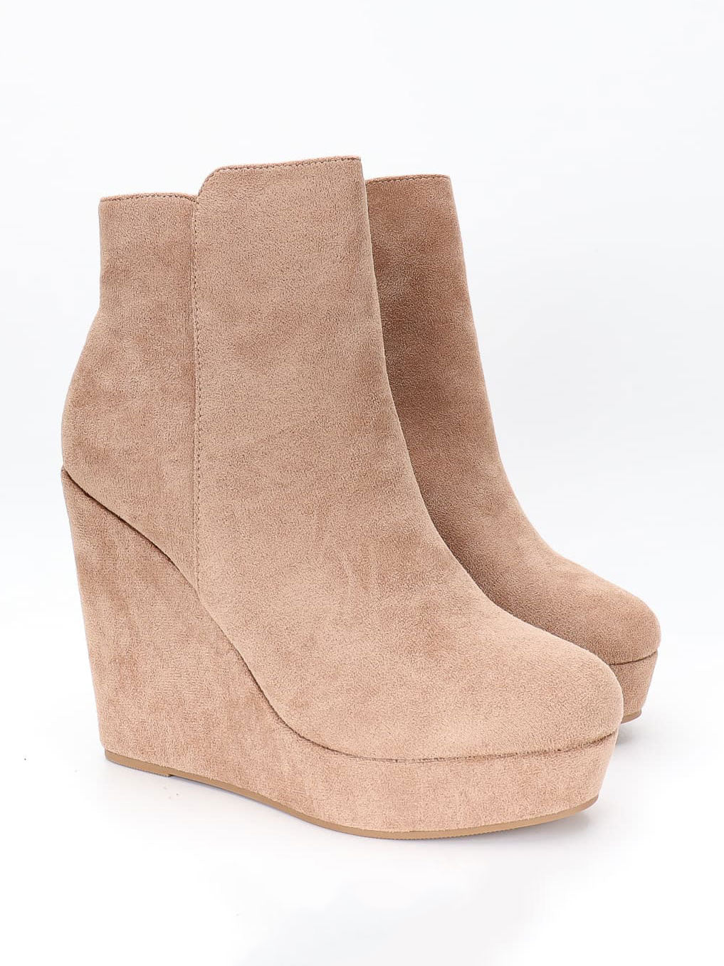 Dilara - Stövlar i mockaimitation med kilklack