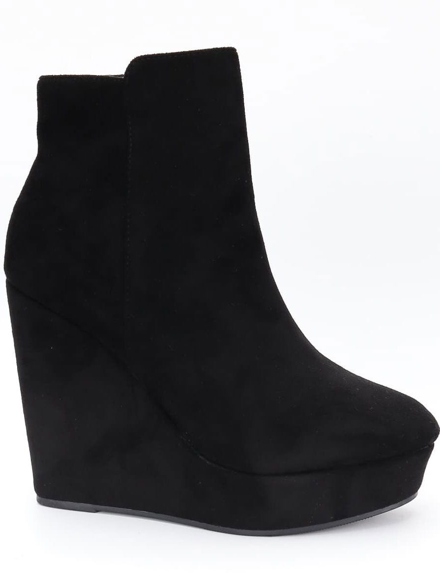 Dilara - Stövlar i mockaimitation med kilklack