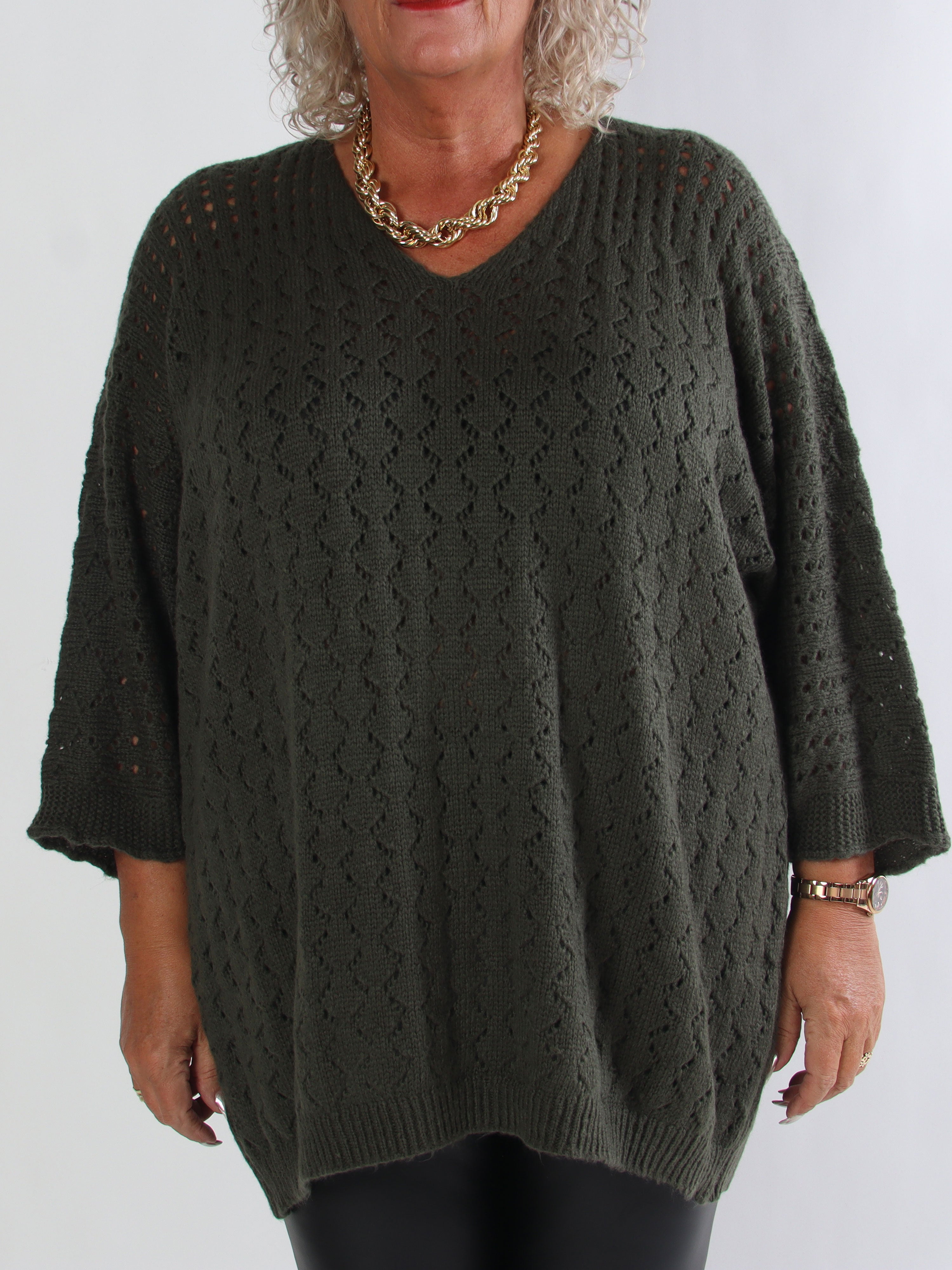 Disa - Stickad plus size tröja med fint hålmönster