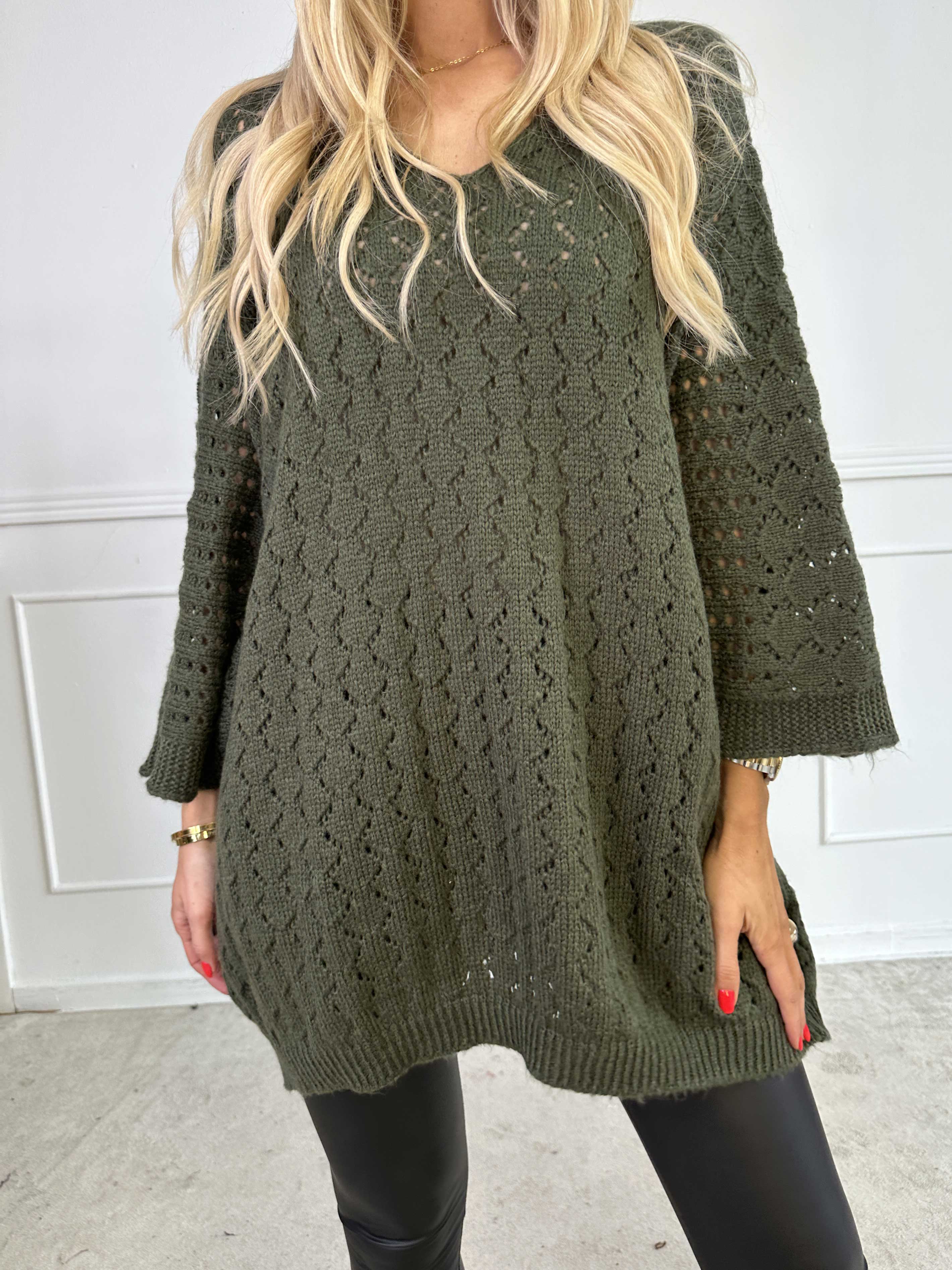 Disa - Stickad tröja med fint hålmönster