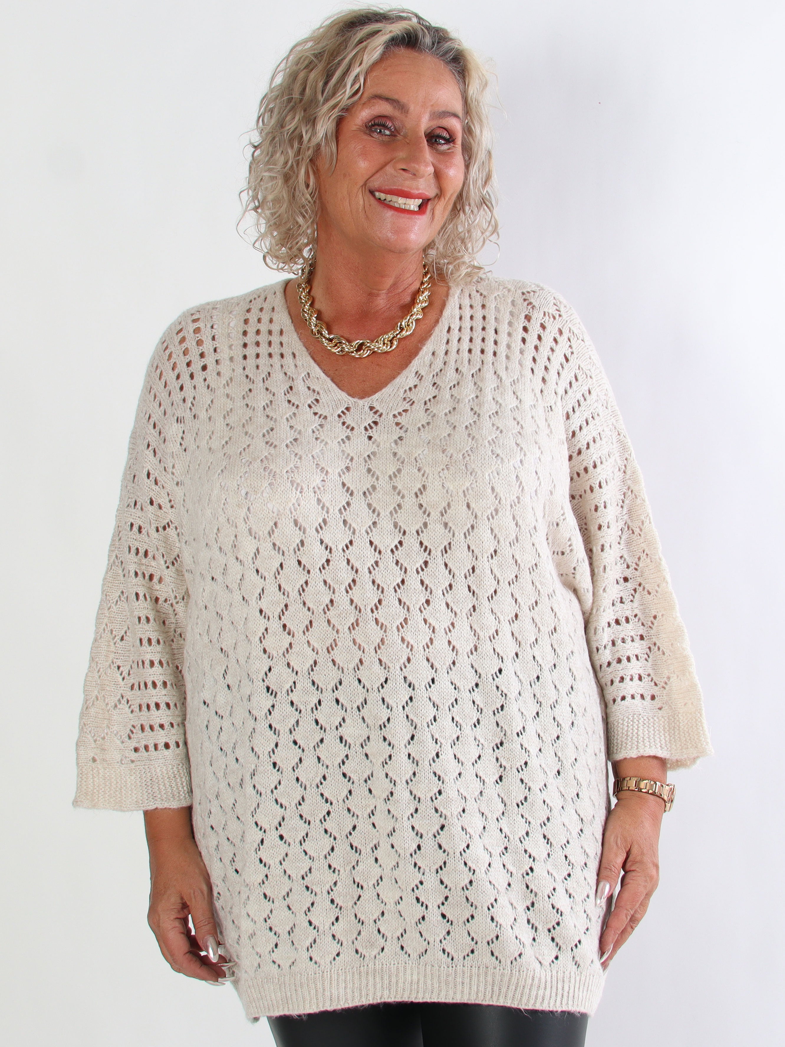 Disa - Stickad plus size tröja med fint hålmönster