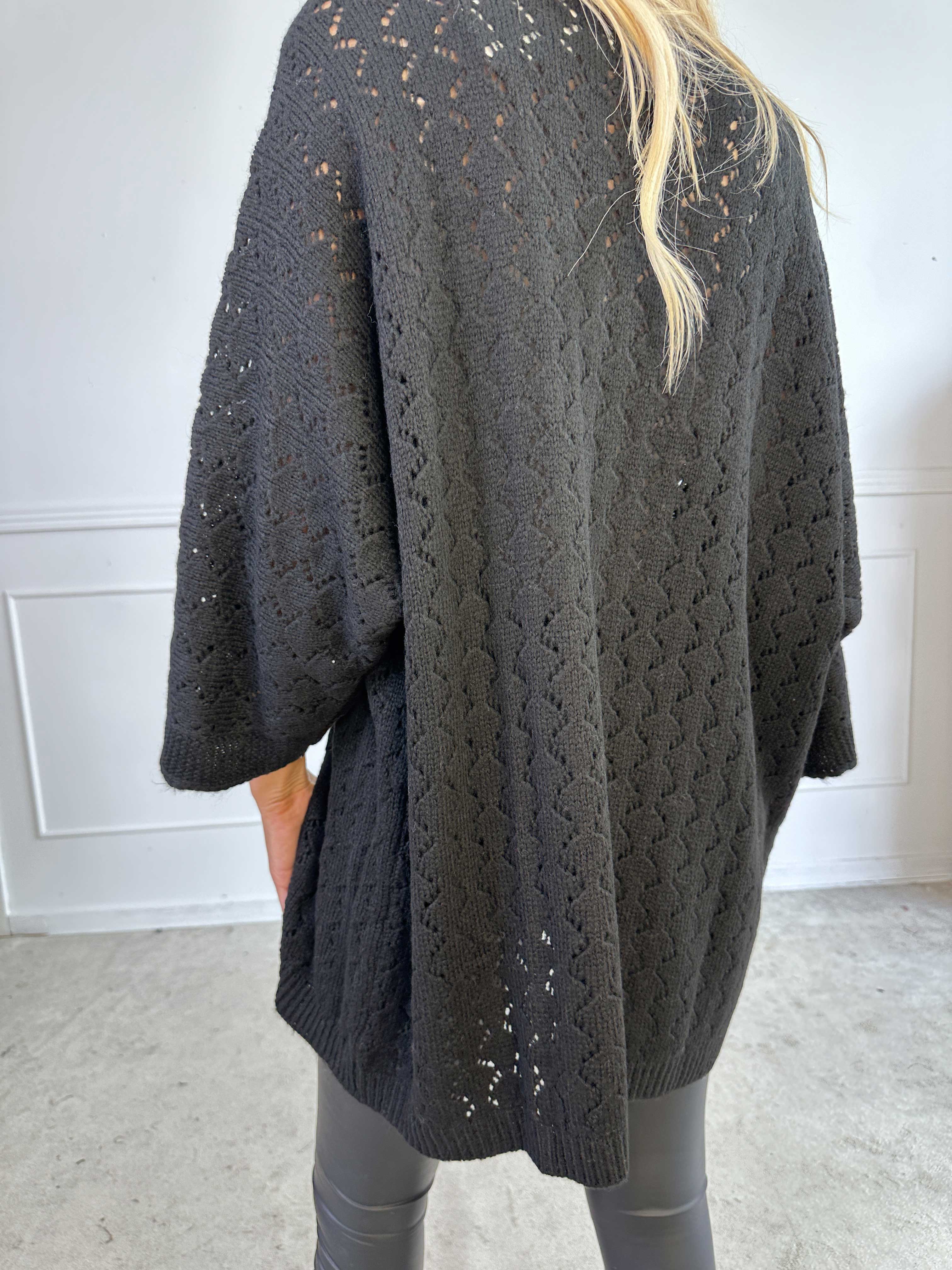 Disa - Stickad tröja med fint hålmönster